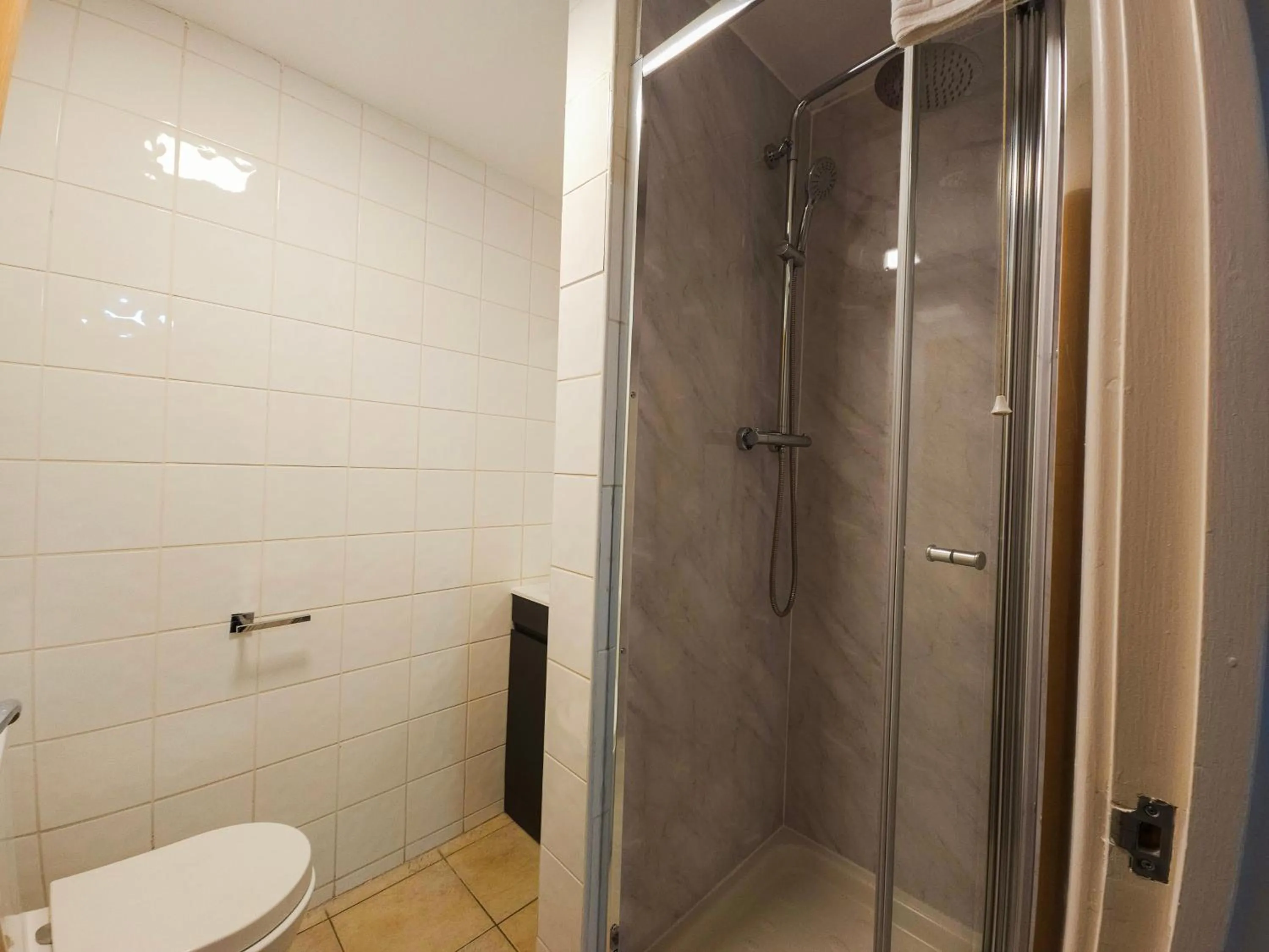 Shower in Crown Hotel Stone