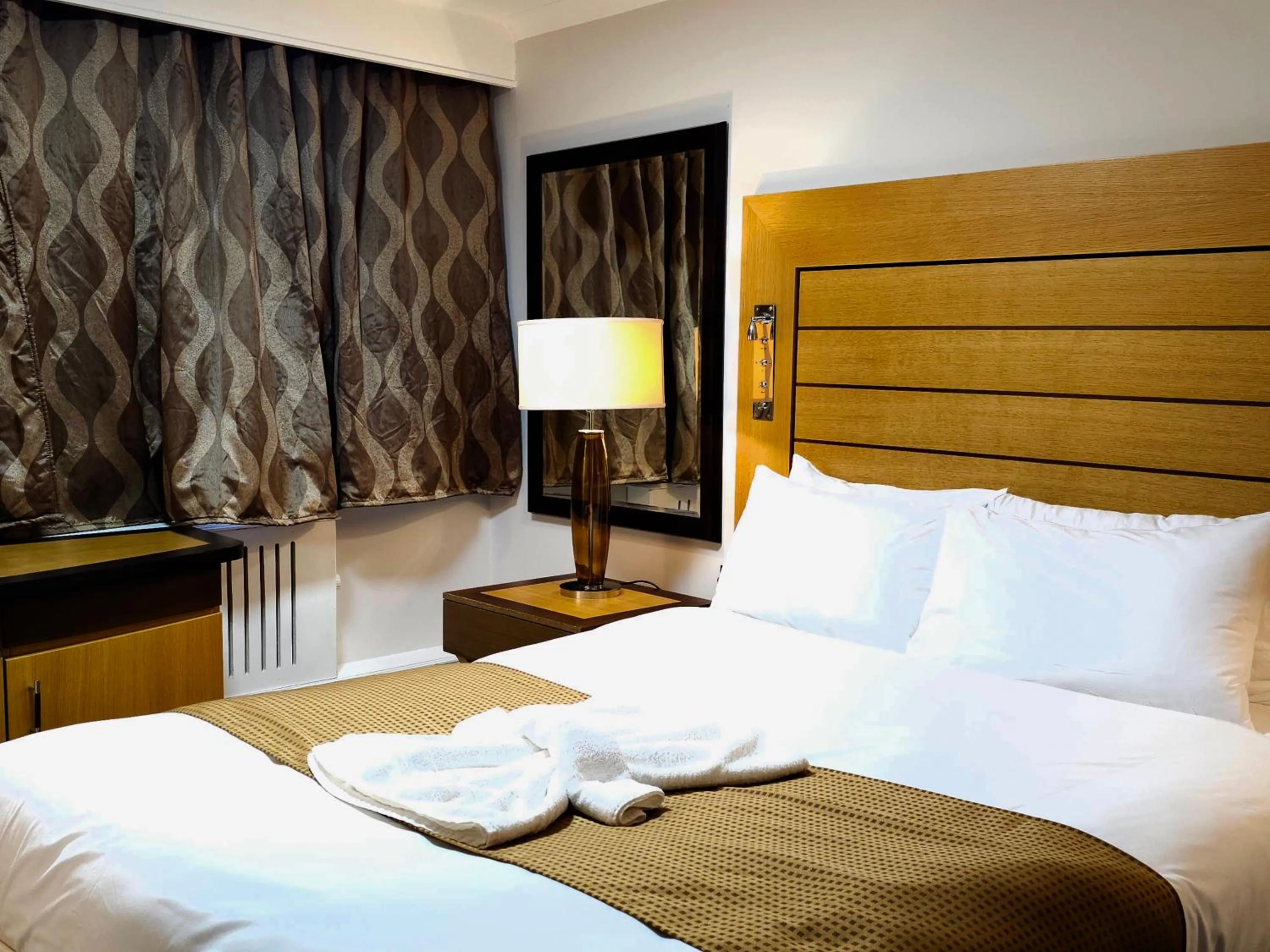 Photo of the whole room, Bed in Crown Hotel Stone