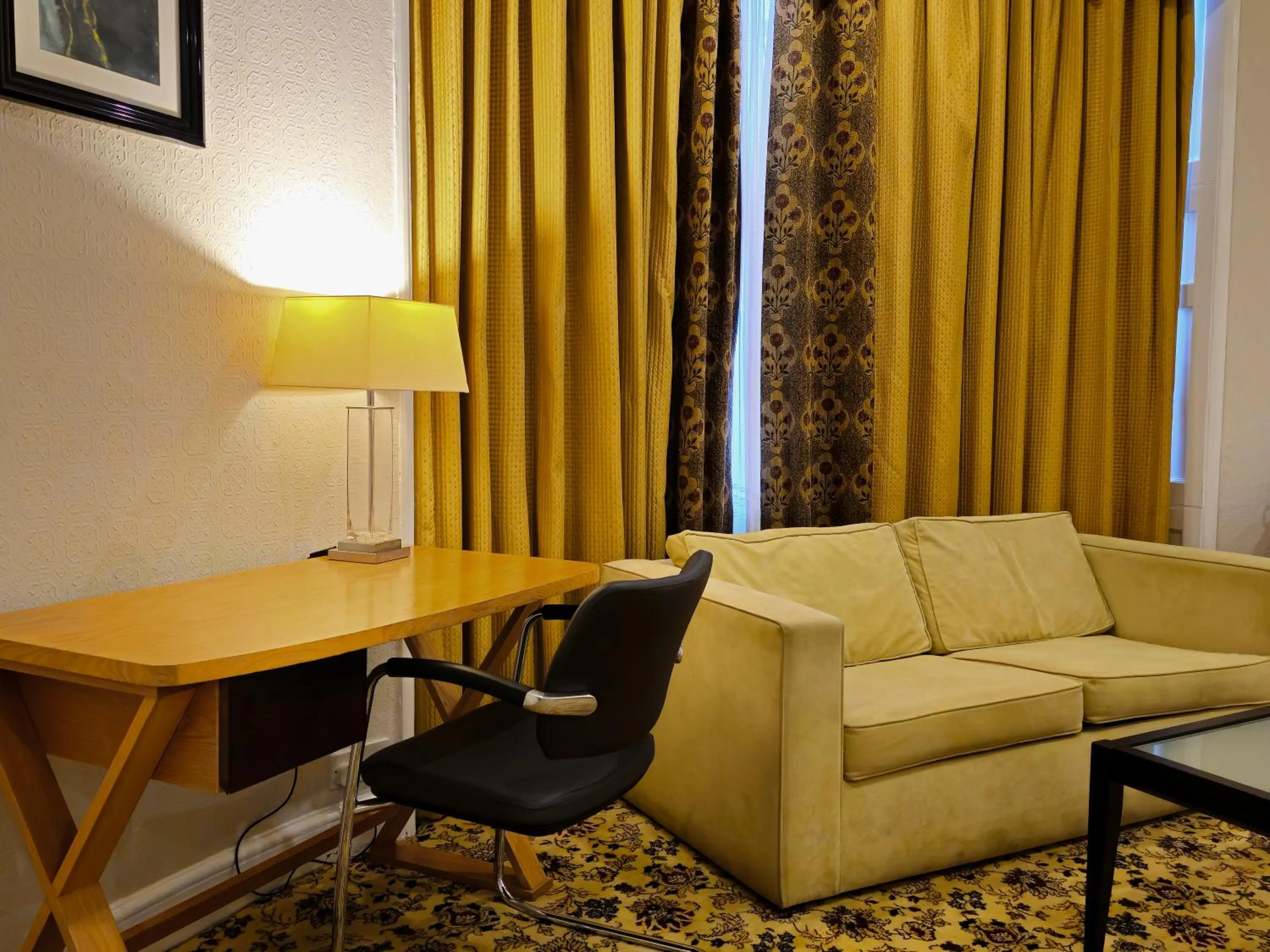 Seating area in Crown Hotel Stone