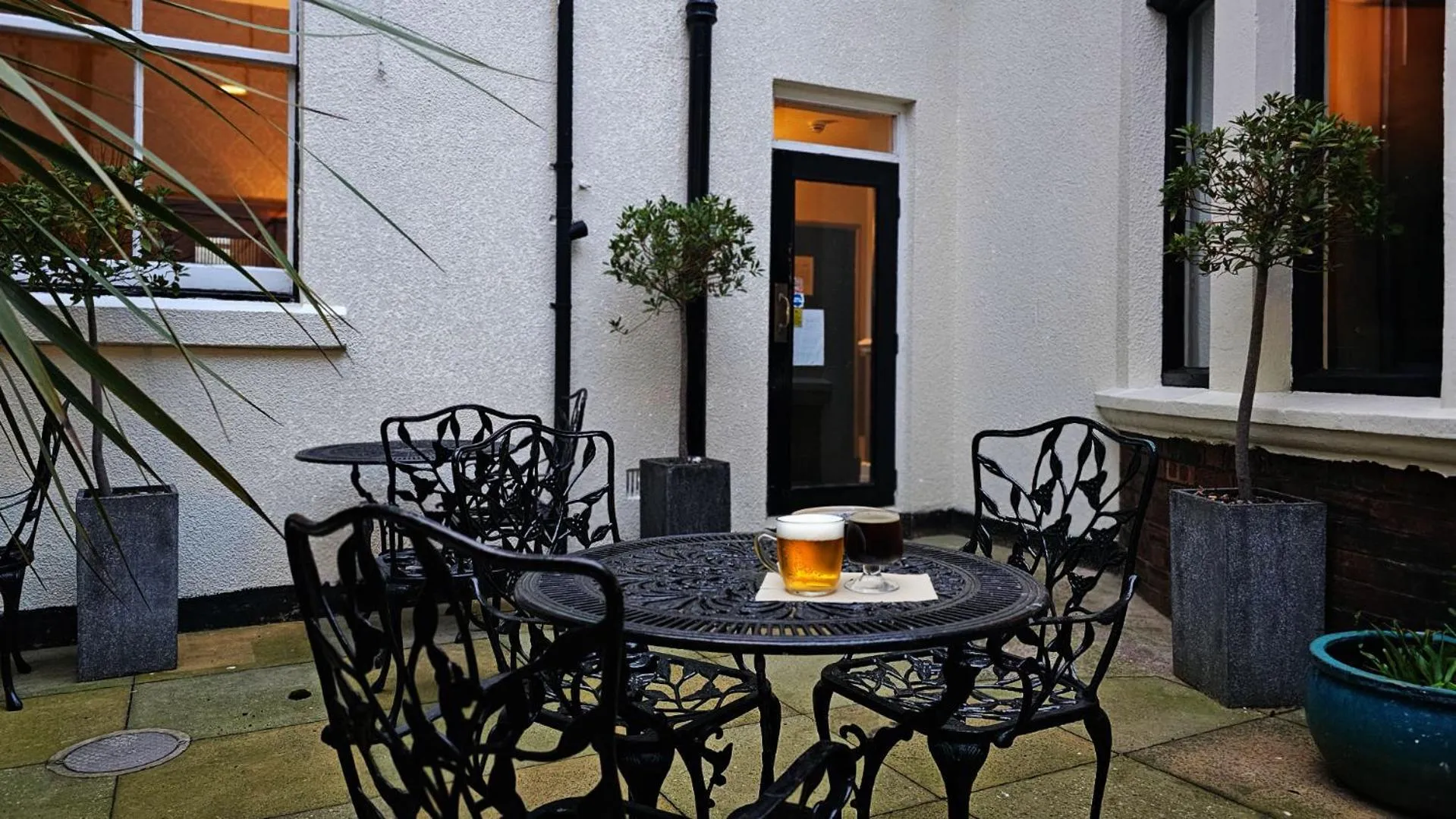 Garden in Crown Hotel Stone