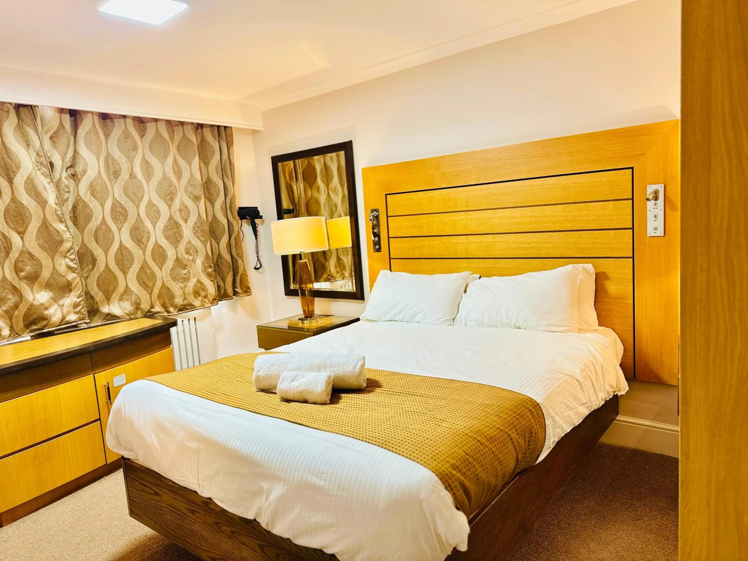 Photo of the whole room, Bed in Crown Hotel - Stone, Near Stoke-On-Trent by OYO