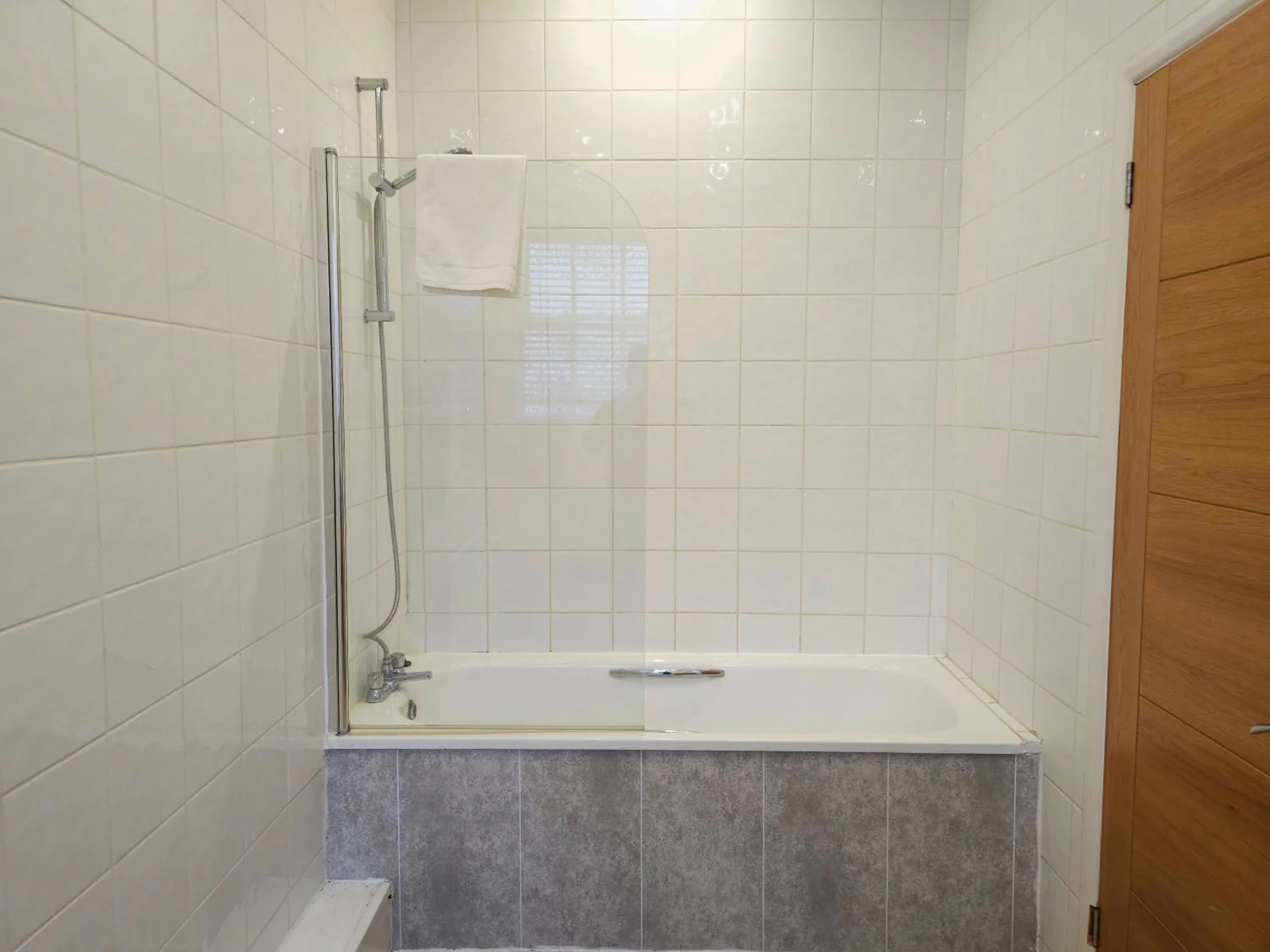 Bath in Crown Hotel Stone