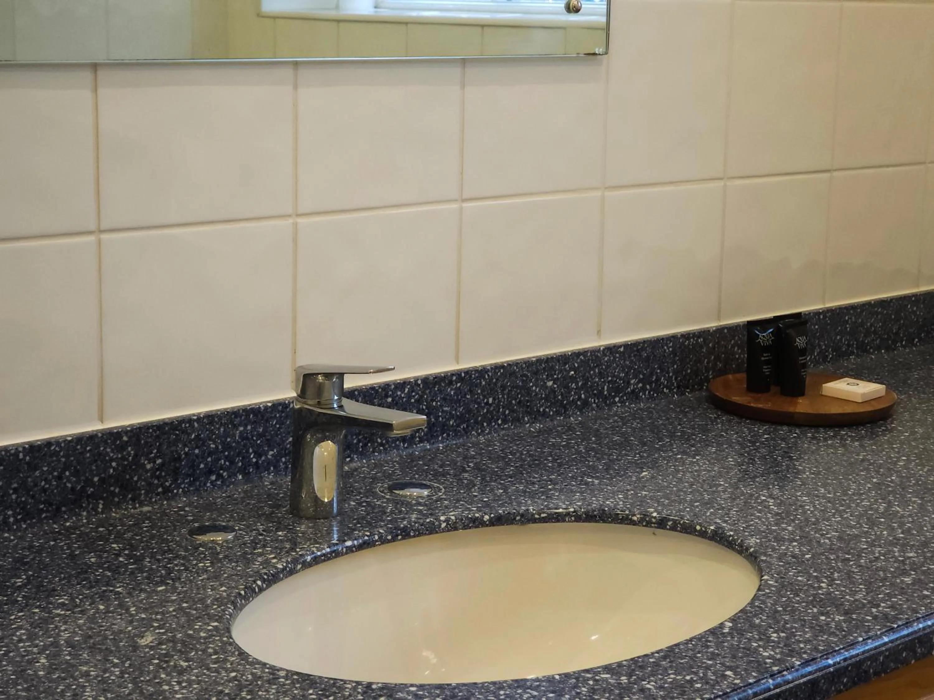 Toilet in Crown Hotel Stone