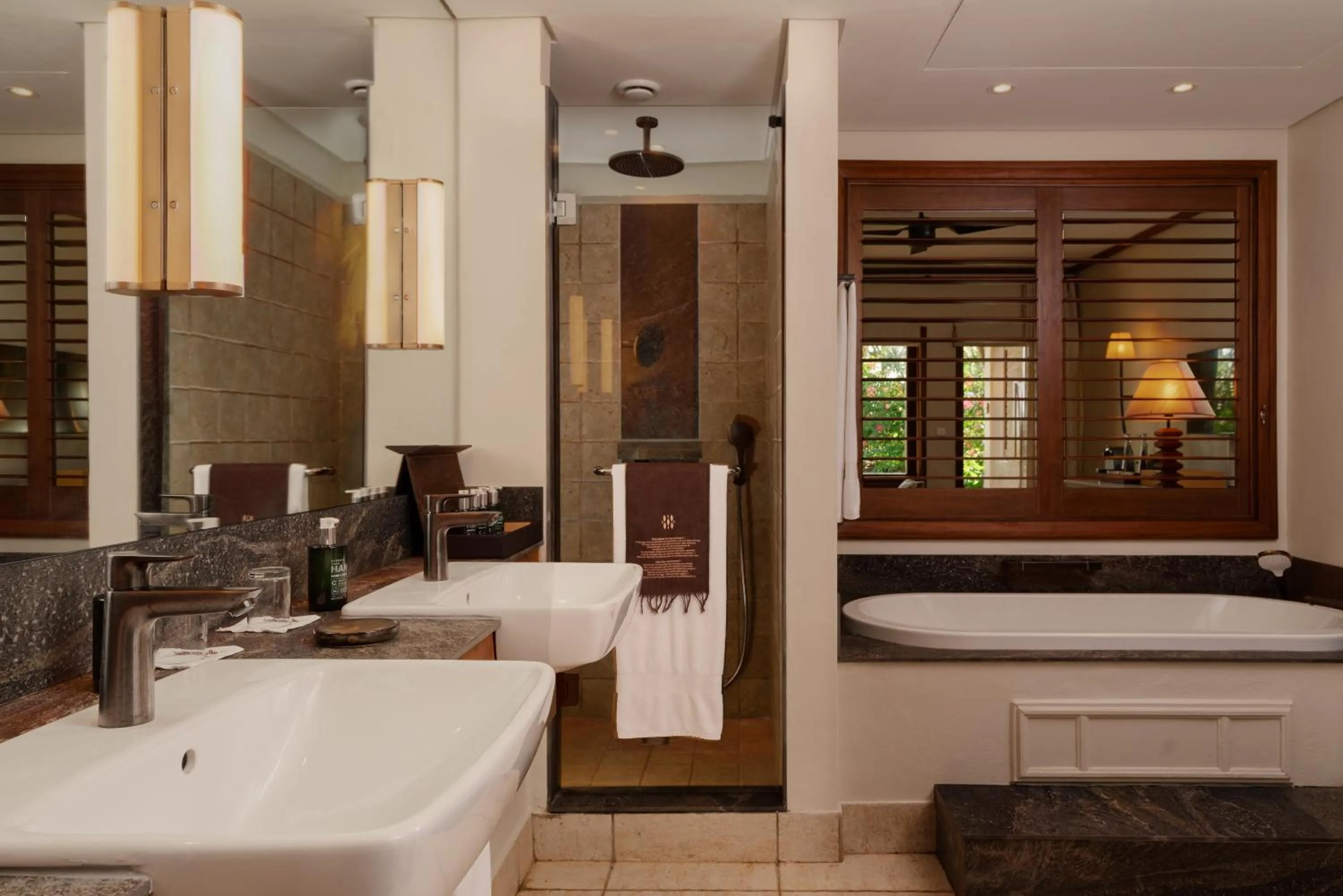 Bathroom, Bed in Heritage Awali Golf & Spa Resort - All Inclusive