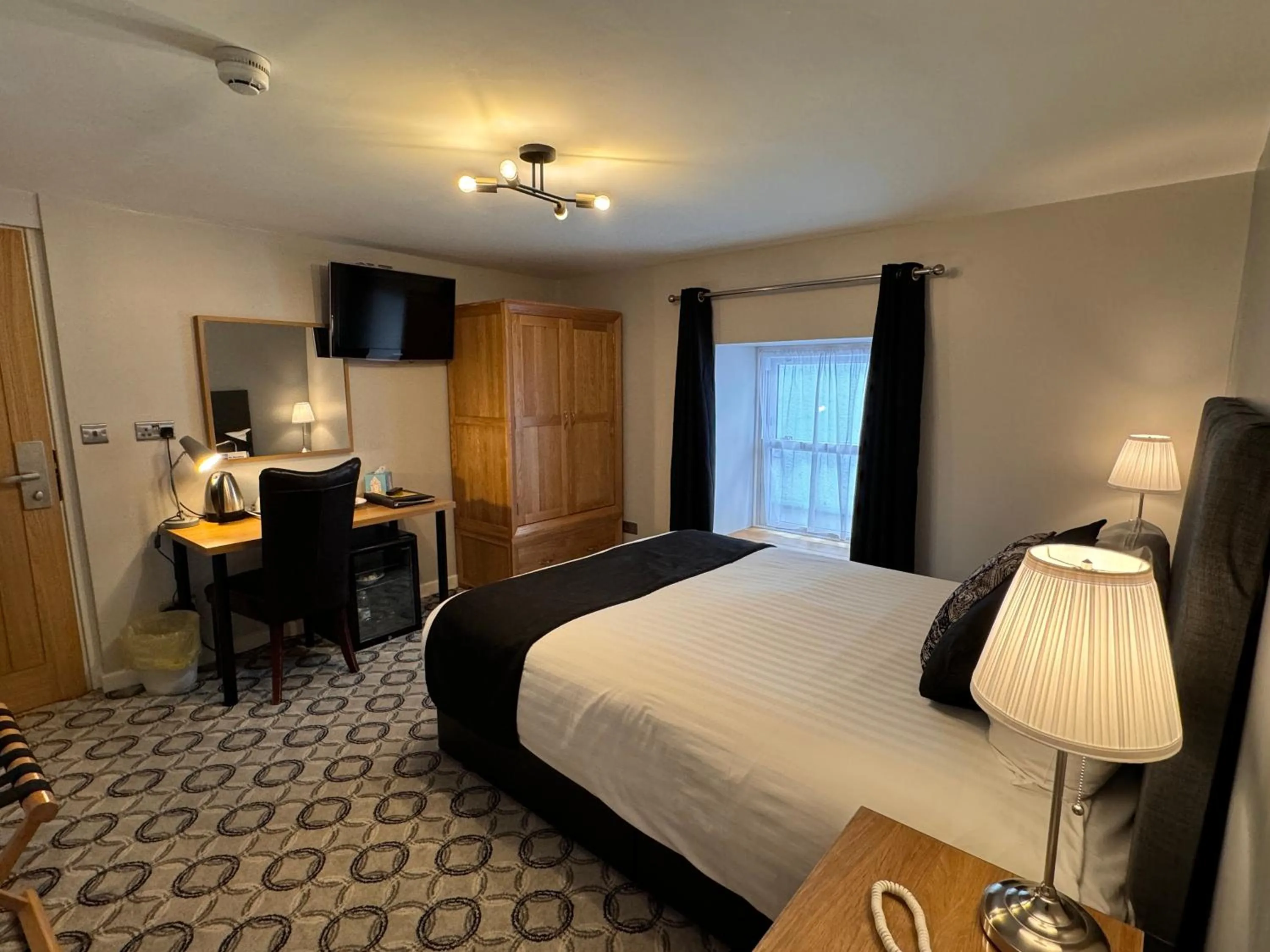 room service, Bed in Spilman Hotel