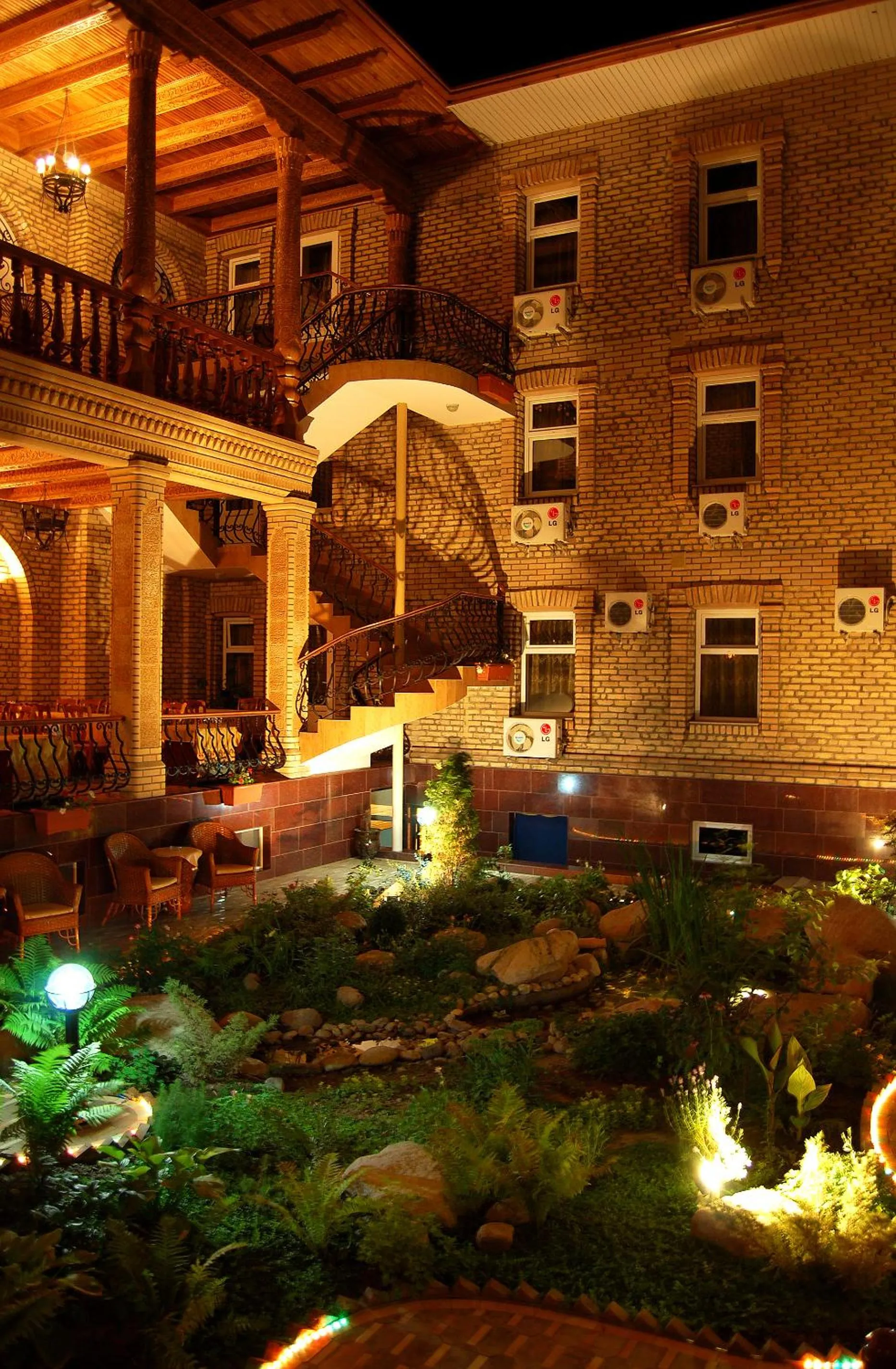 Garden in Hotel Grand Samarkand Superior - B