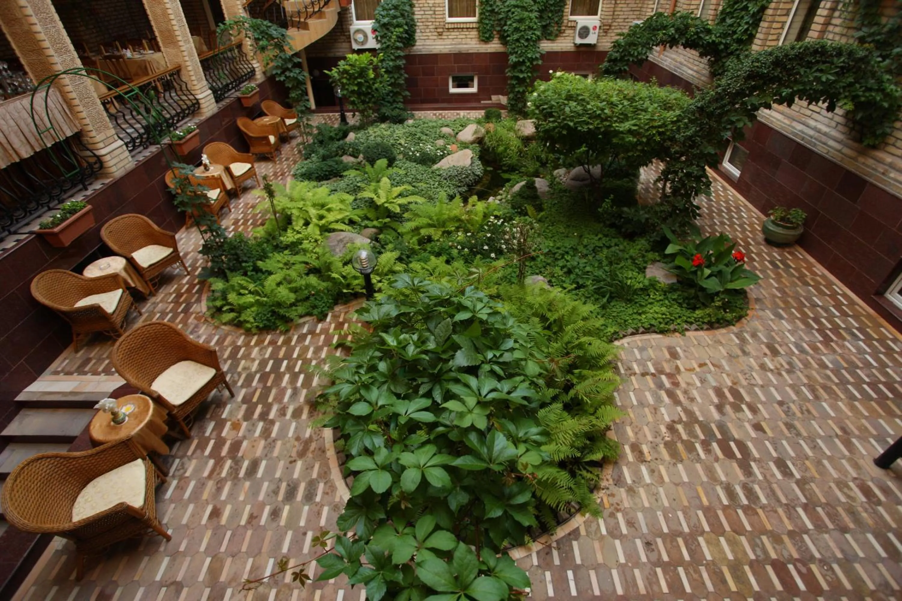Garden in Hotel Grand Samarkand Superior - B