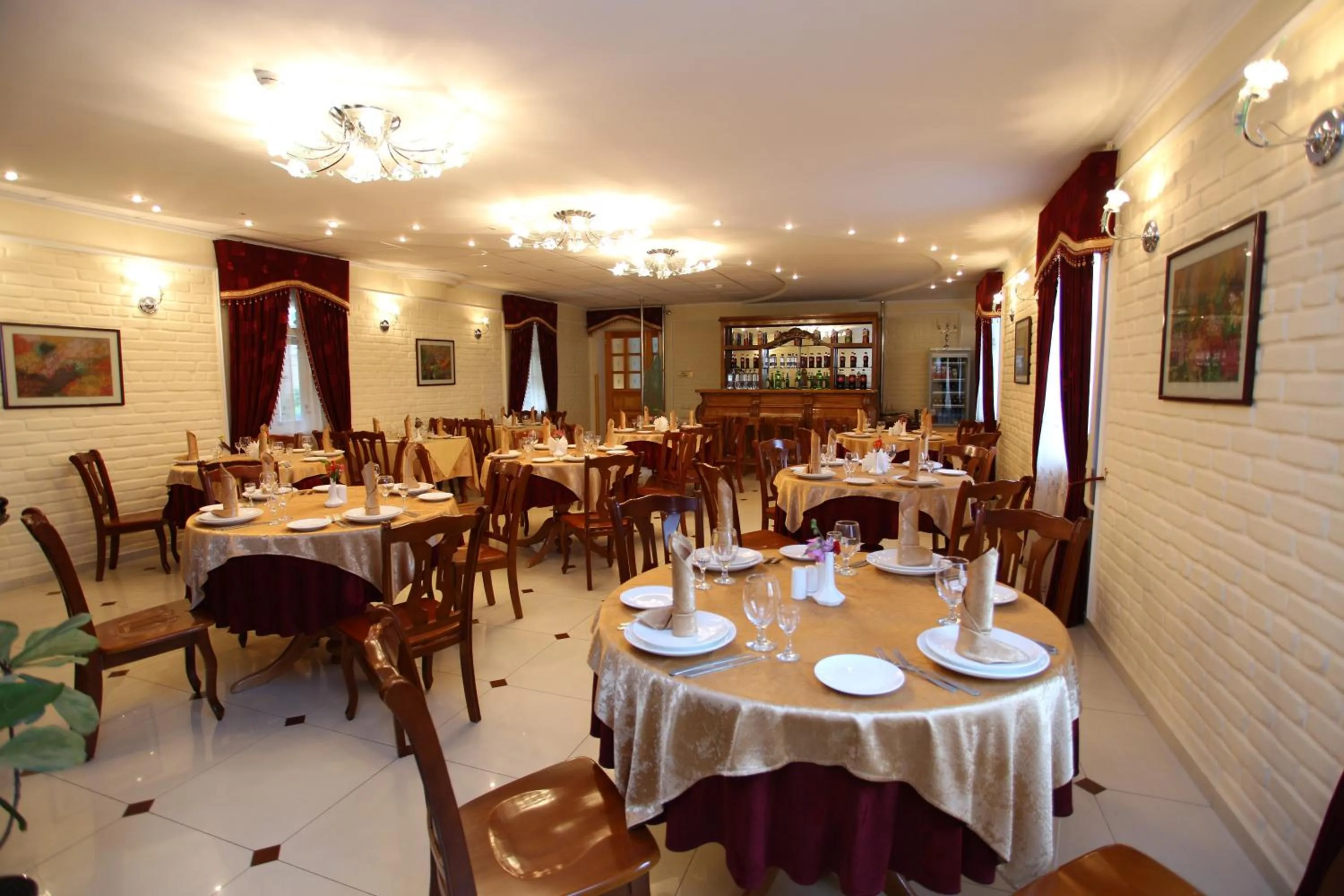 Restaurant/places to eat in Hotel Grand Samarkand Superior - B