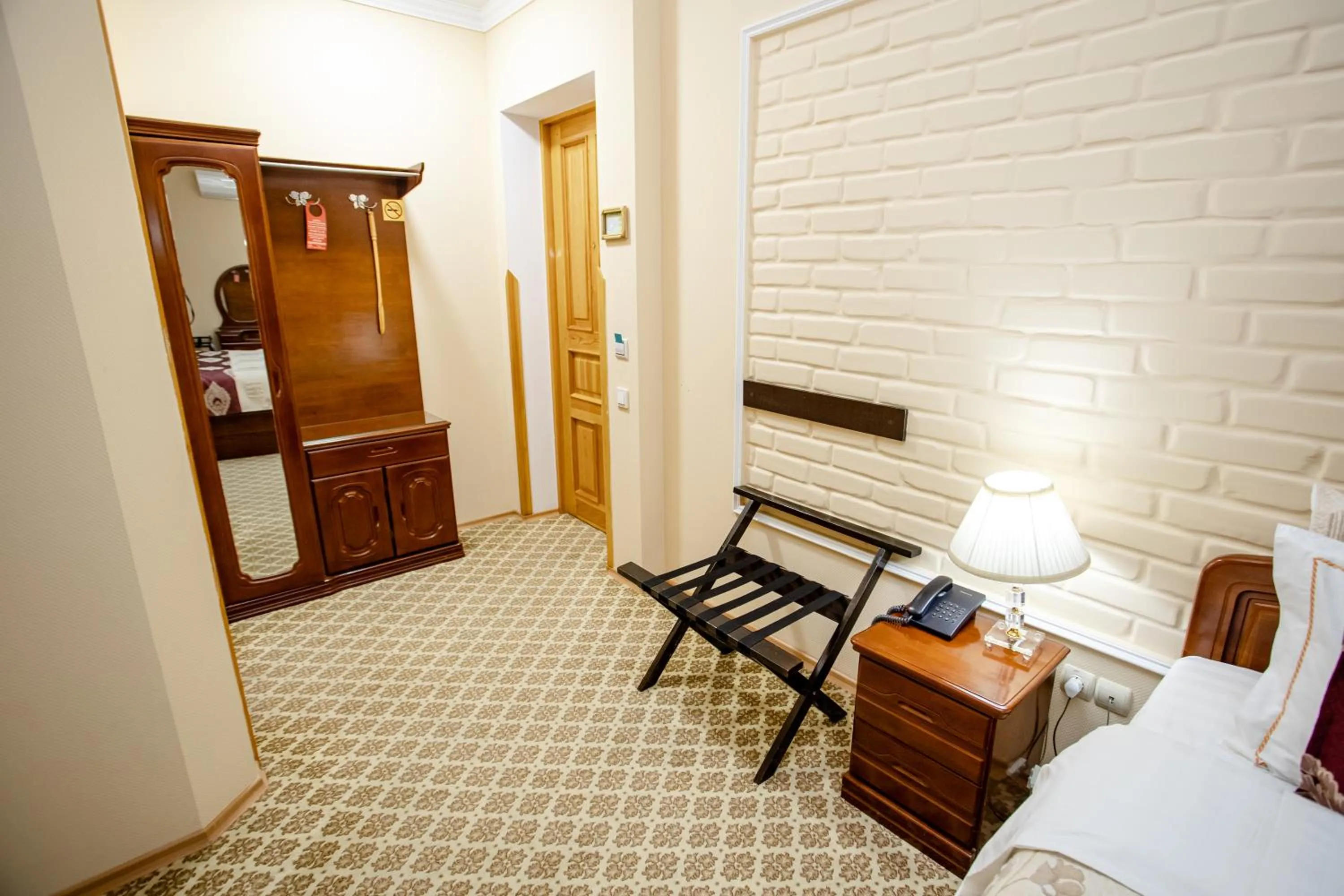 wardrobe, Bed in Hotel Grand Samarkand Superior - B
