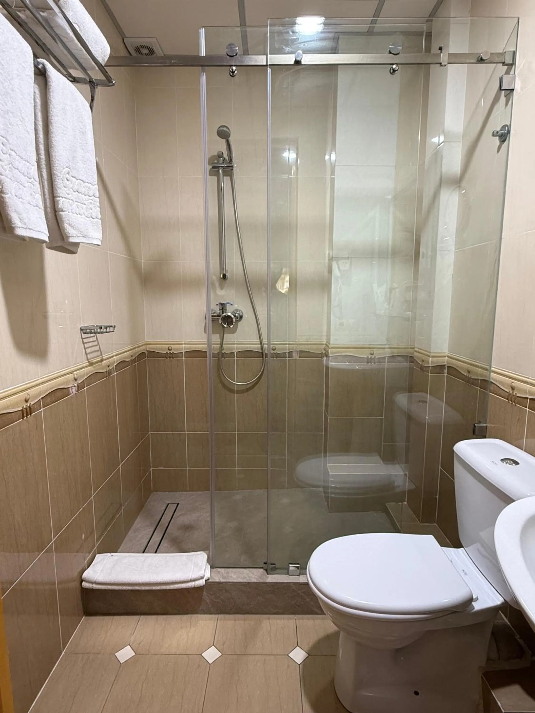 Shower in Hotel Grand Samarkand Superior - B