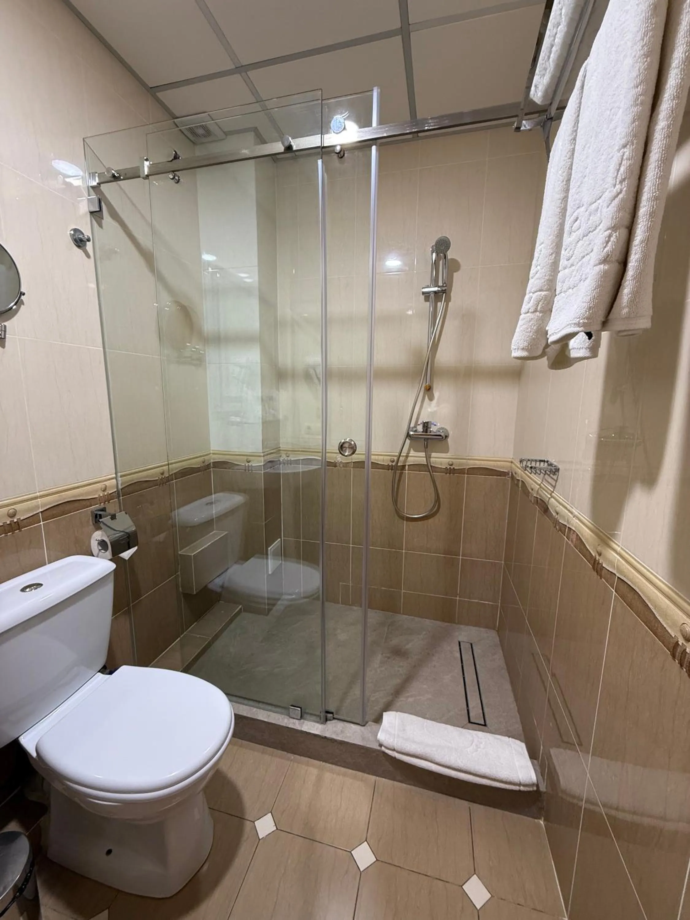 Shower in Hotel Grand Samarkand Superior - B