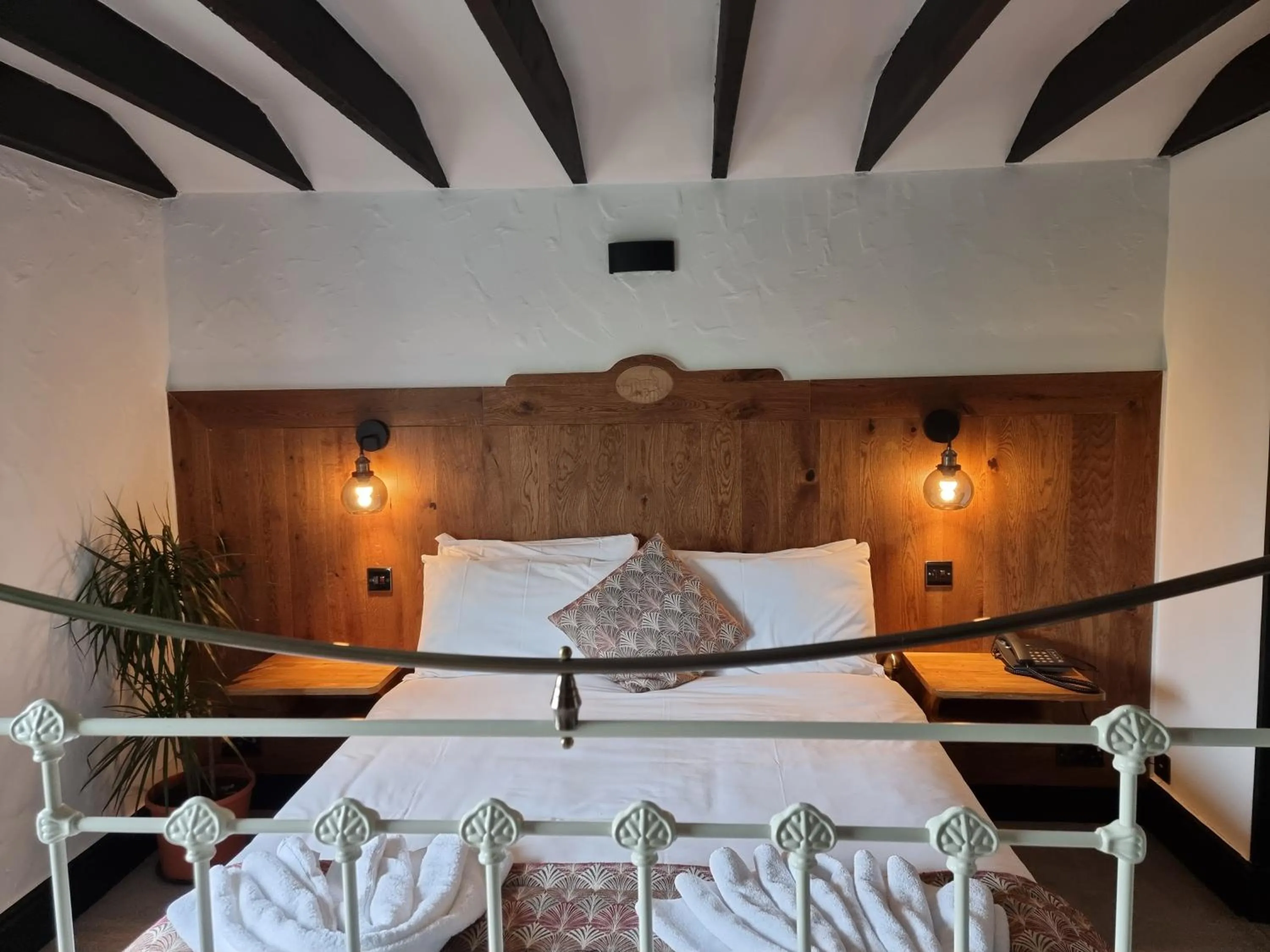 Bed in The Blue Boar - Historic Country Inn near Stratford-upon-Avon