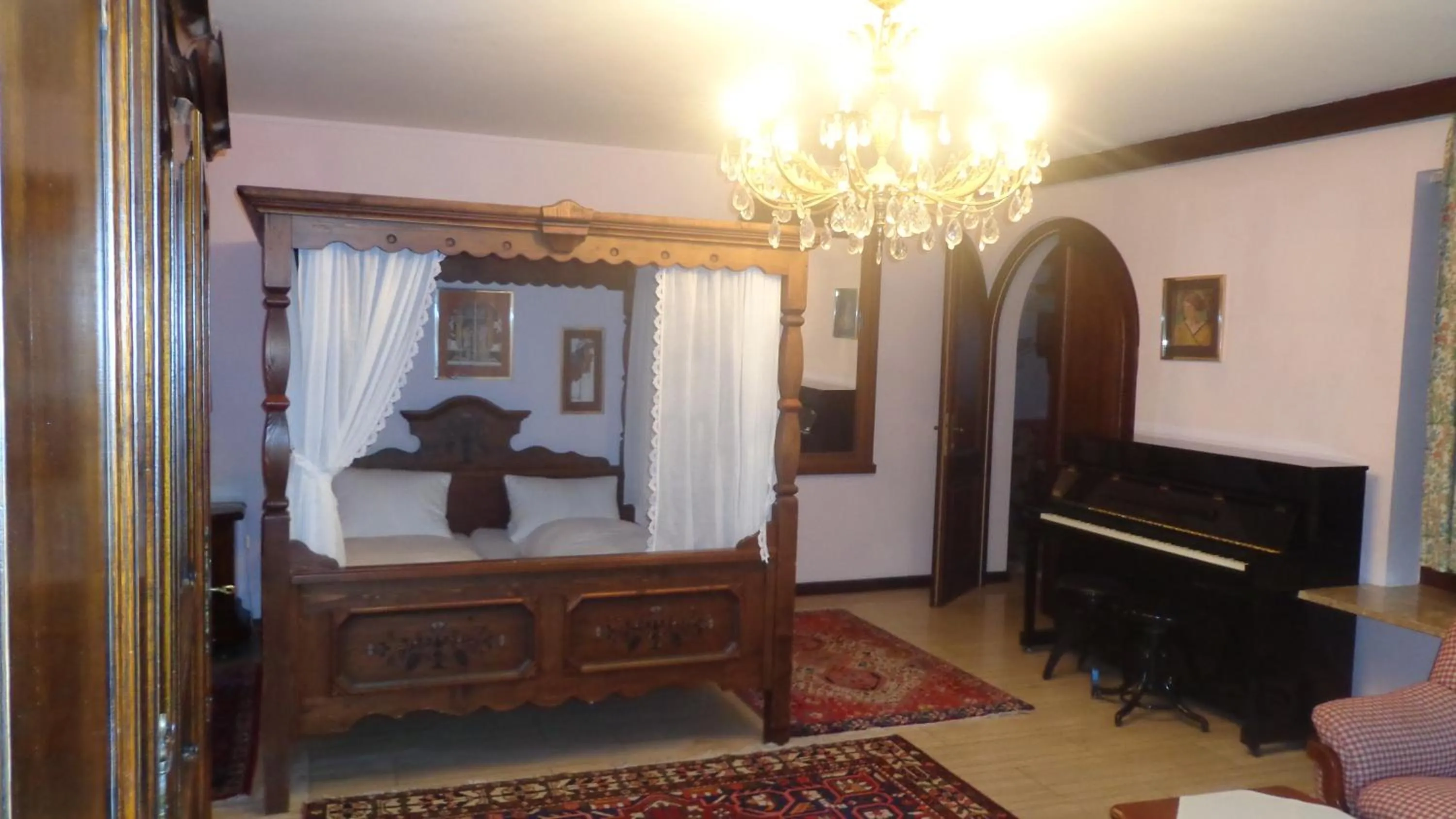 Bed in Hotel Restaurant - Häuserl im Wald Graz