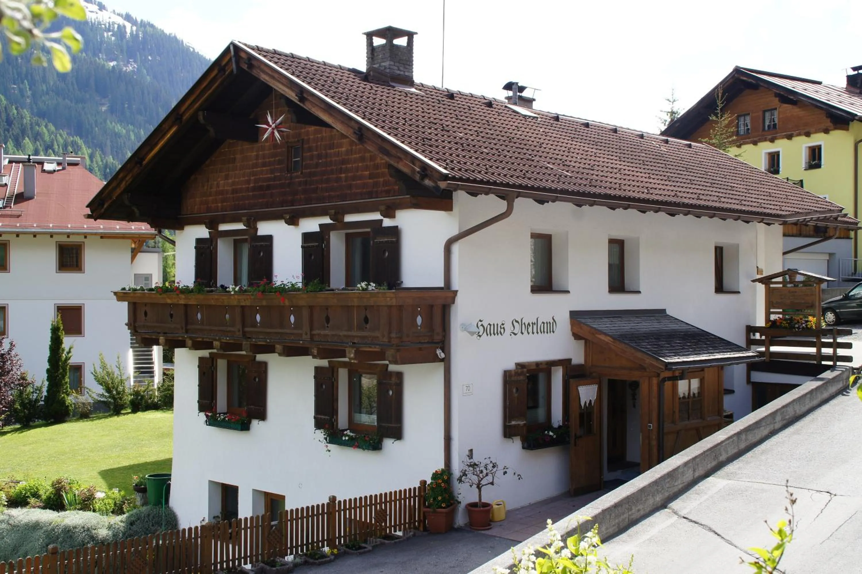 Property building in Haus Oberland