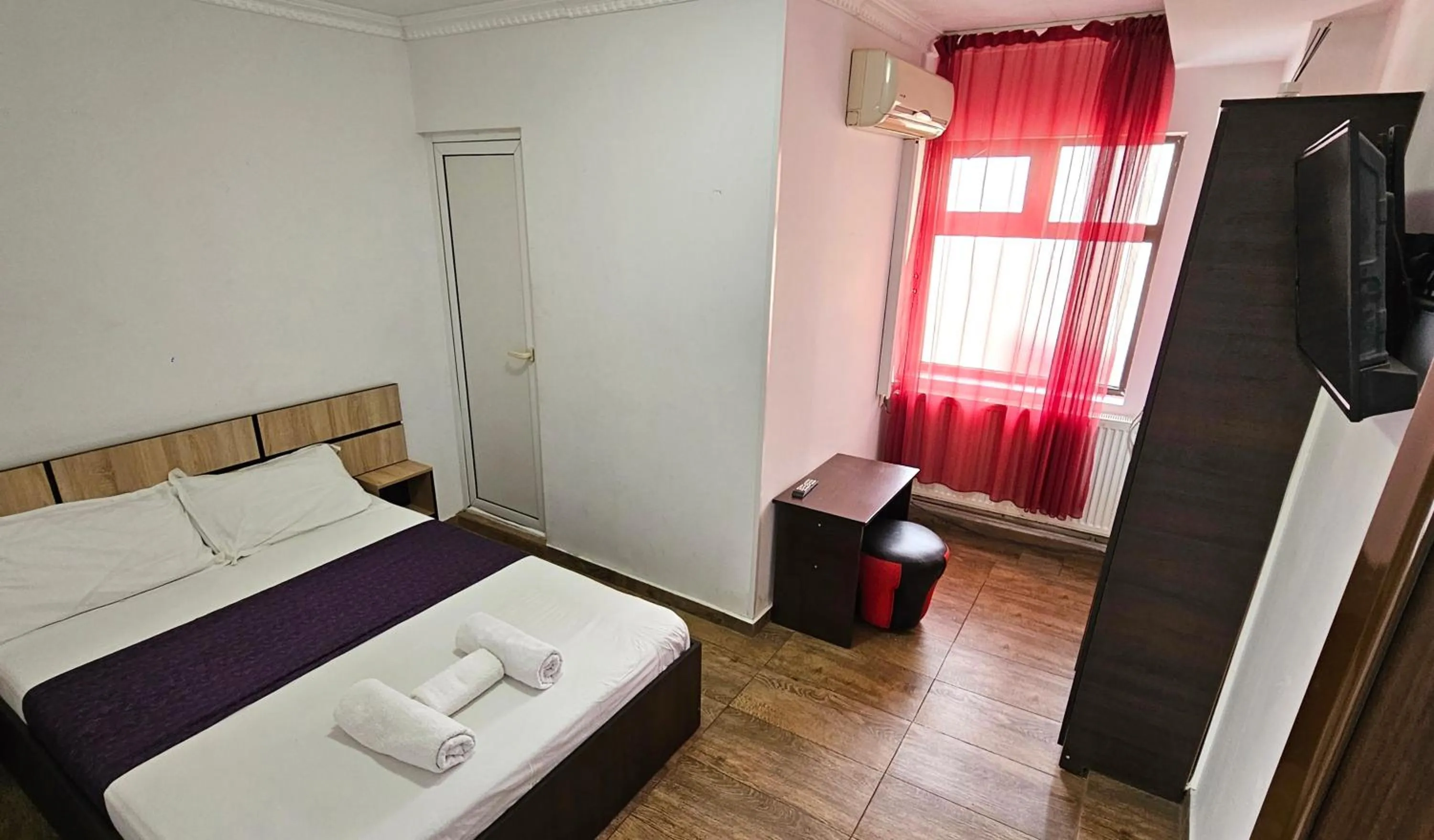 Bed in Flamingo Hotel