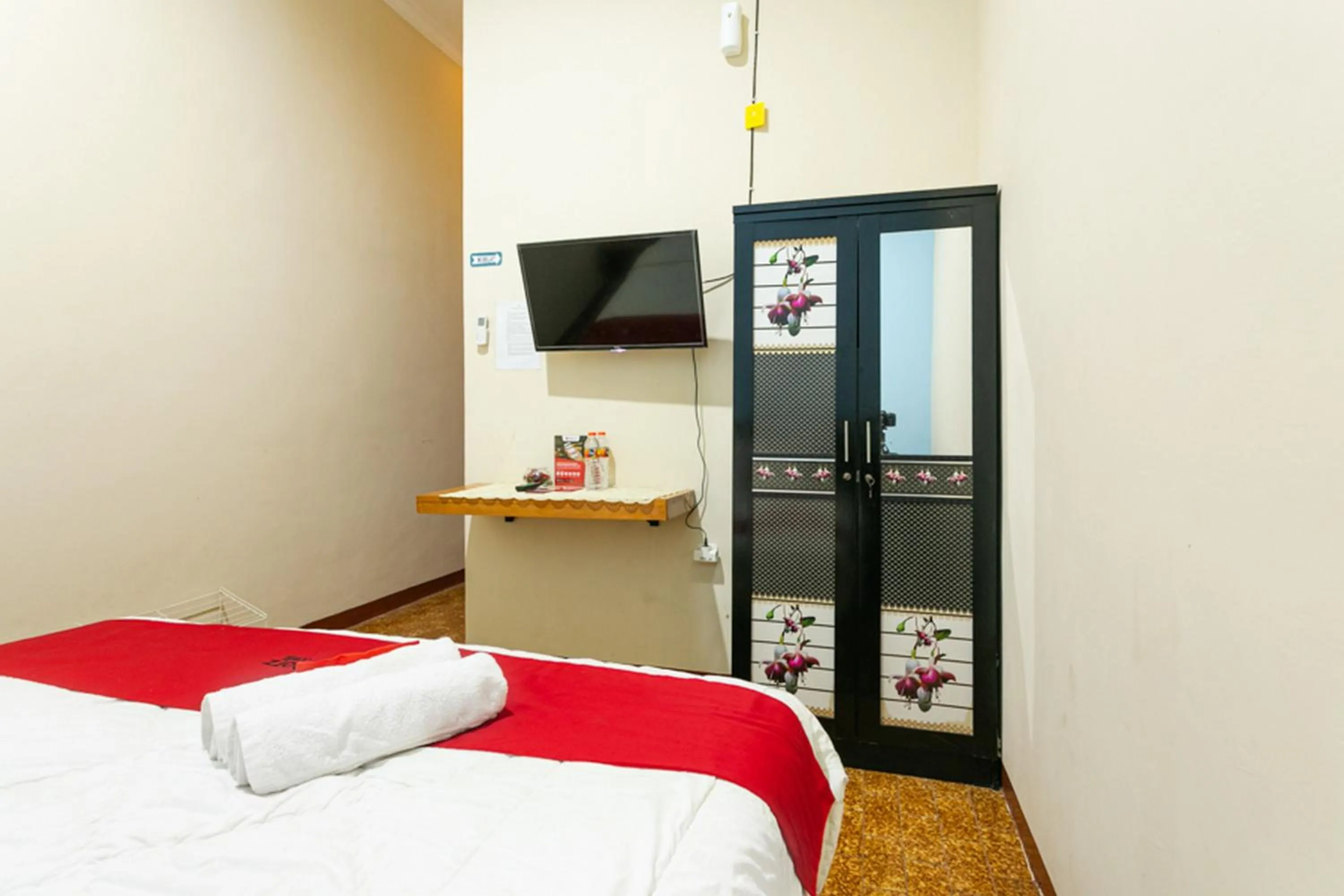 Bed in RedDoorz Syariah @ Sakinah Guesthouse