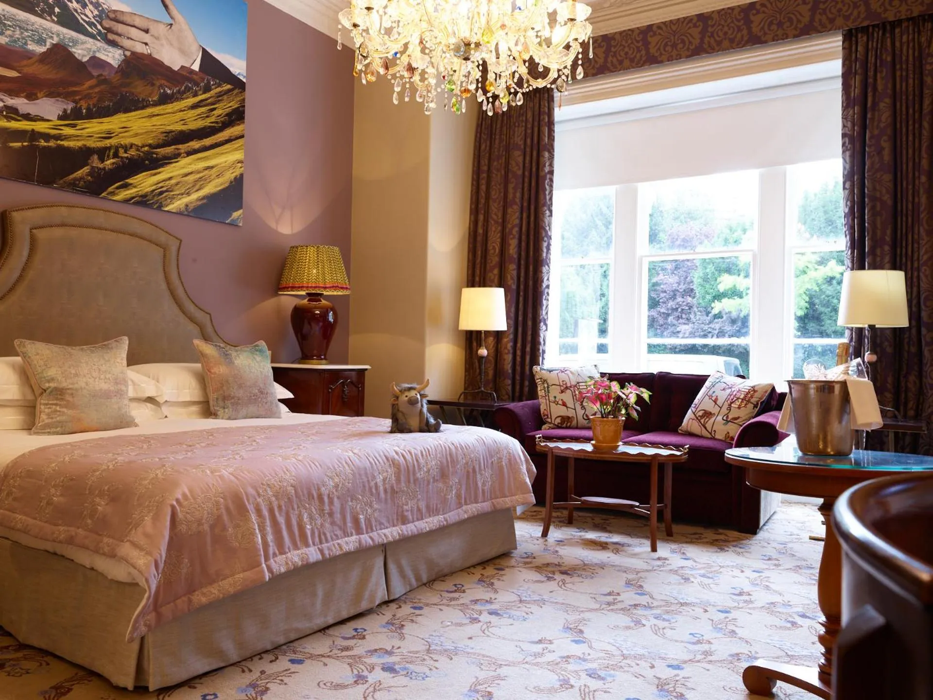 Living room, Bed in The Bird, Bath