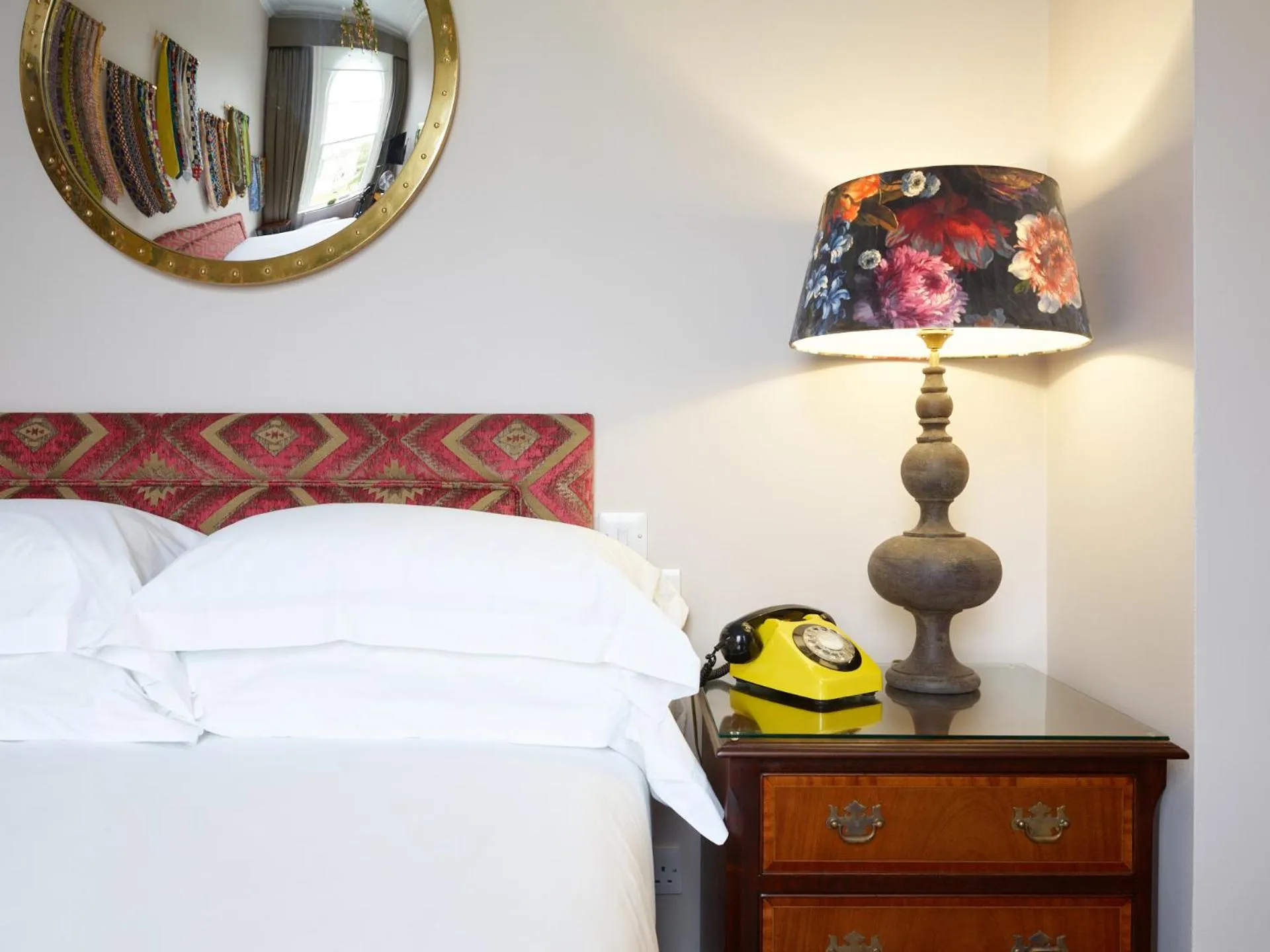 Bedroom, Bed in The Bird, Bath