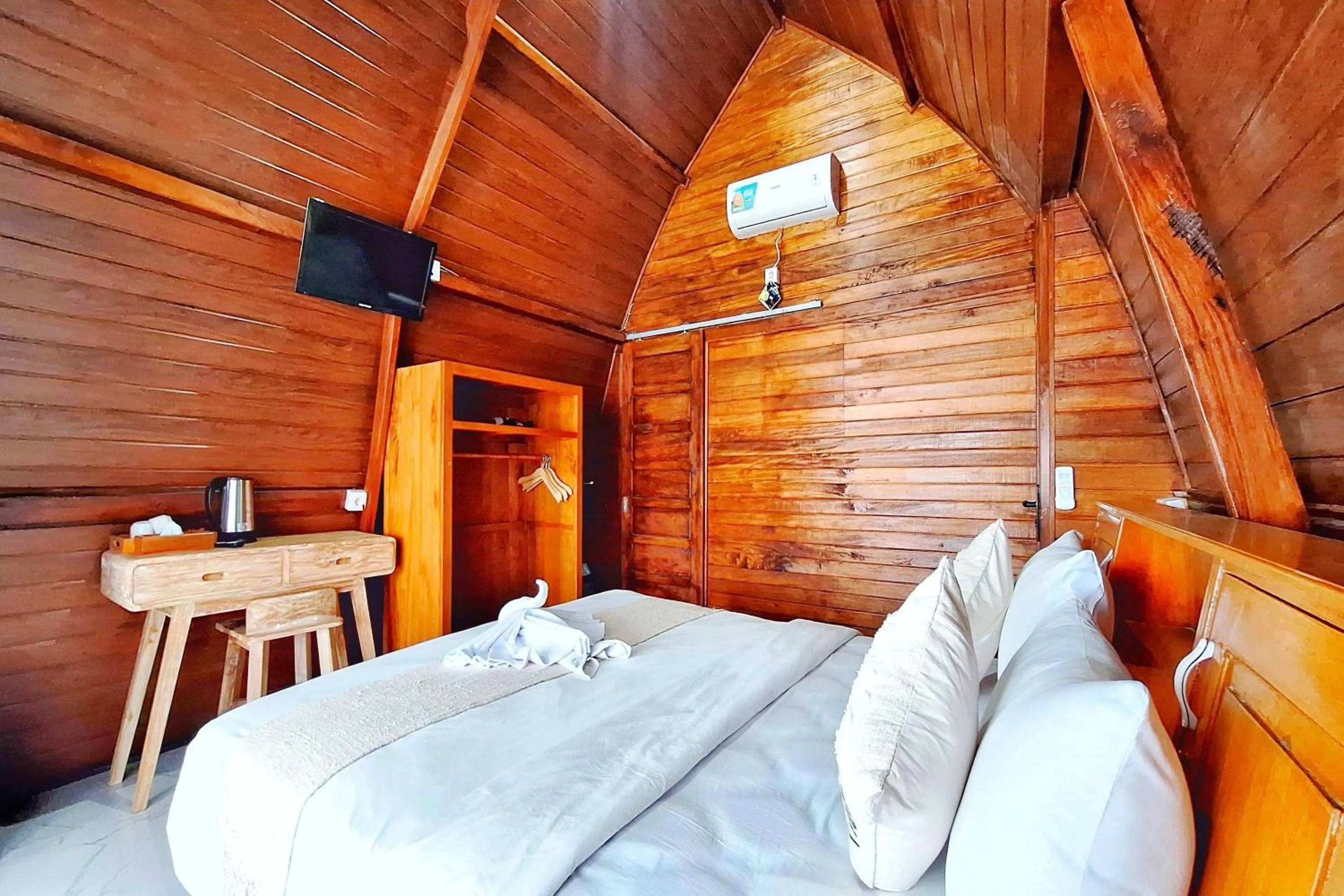 Bed in Road Beach Villa