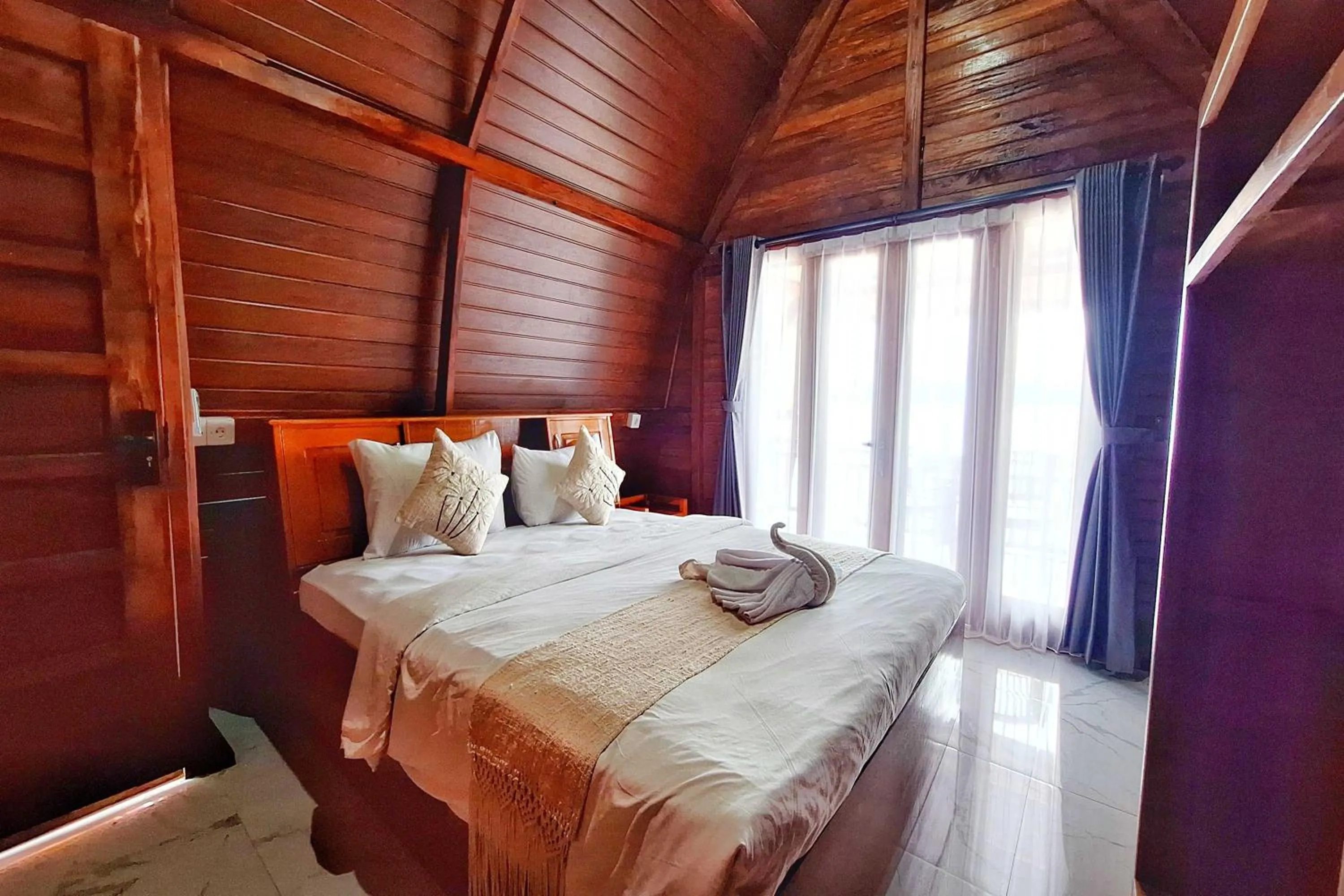 Bed in Road Beach Villa