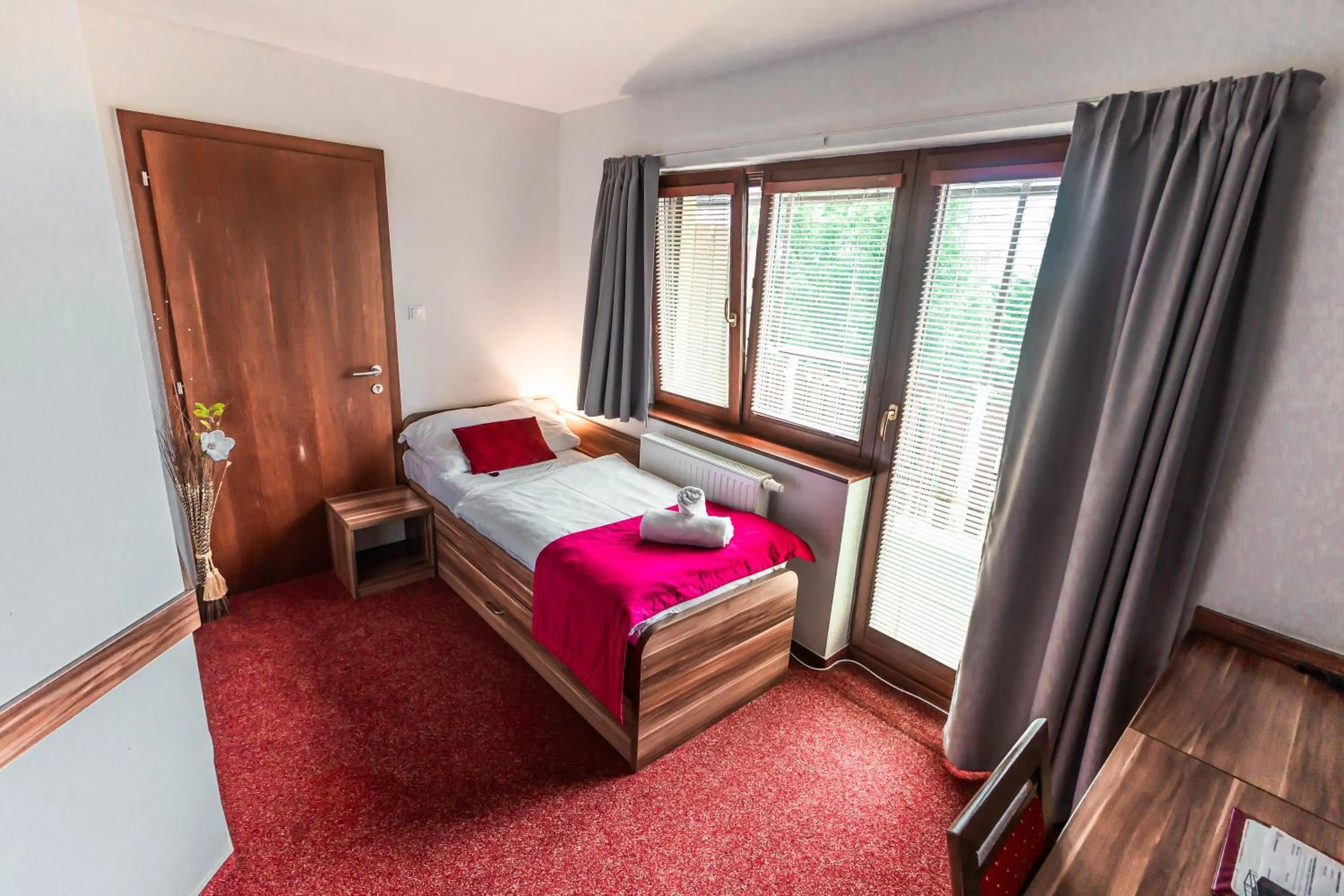 Photo of the whole room, Bed in Hotel Avalanche