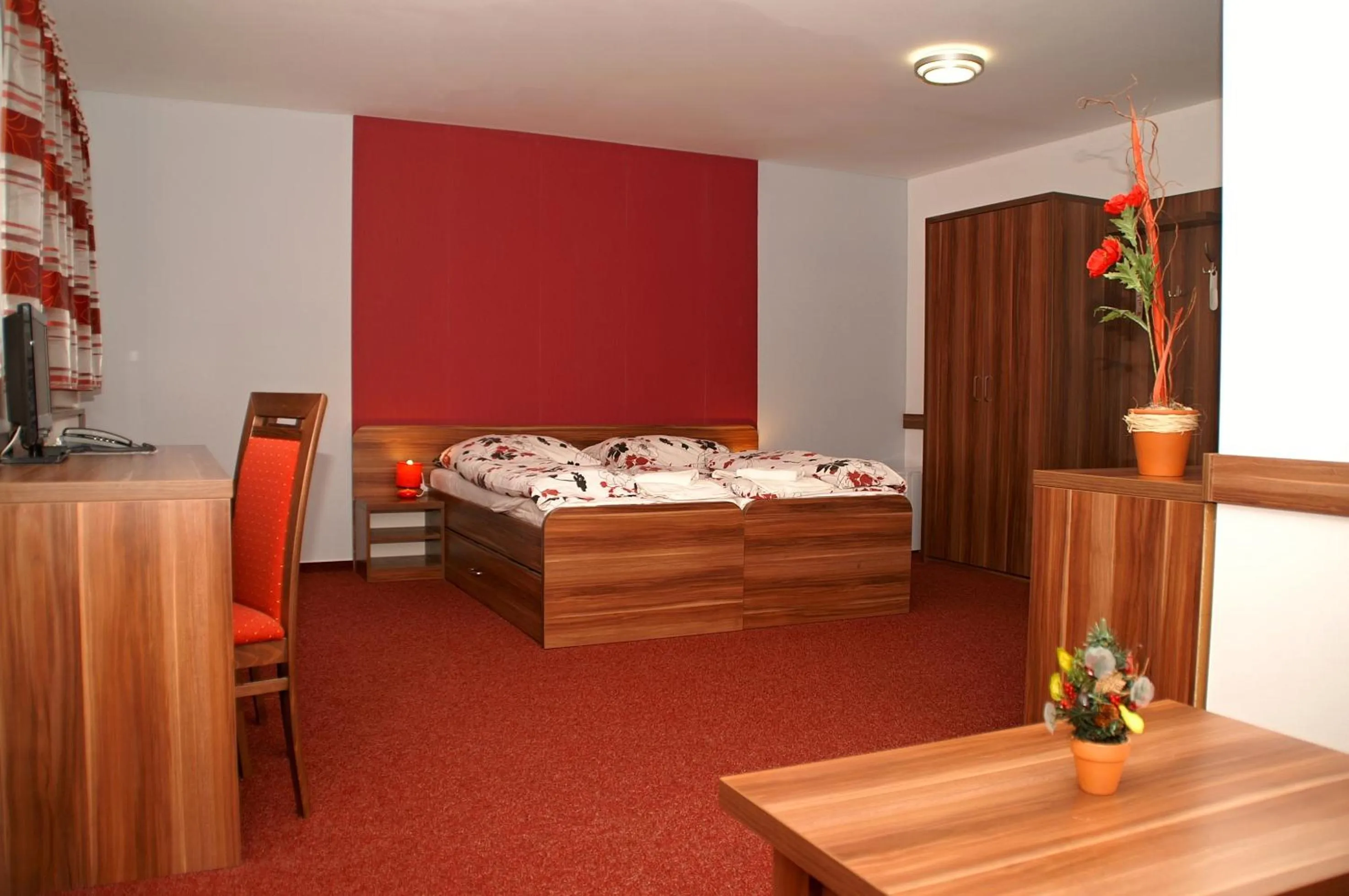 Photo of the whole room, Bed in Hotel Avalanche