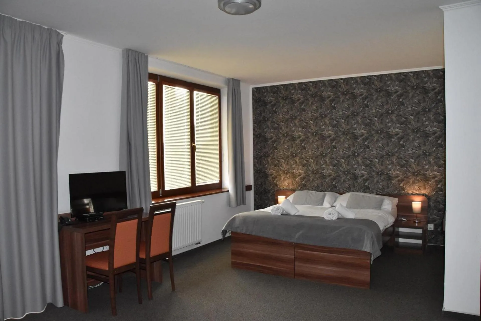 Photo of the whole room, Bed in Hotel Avalanche