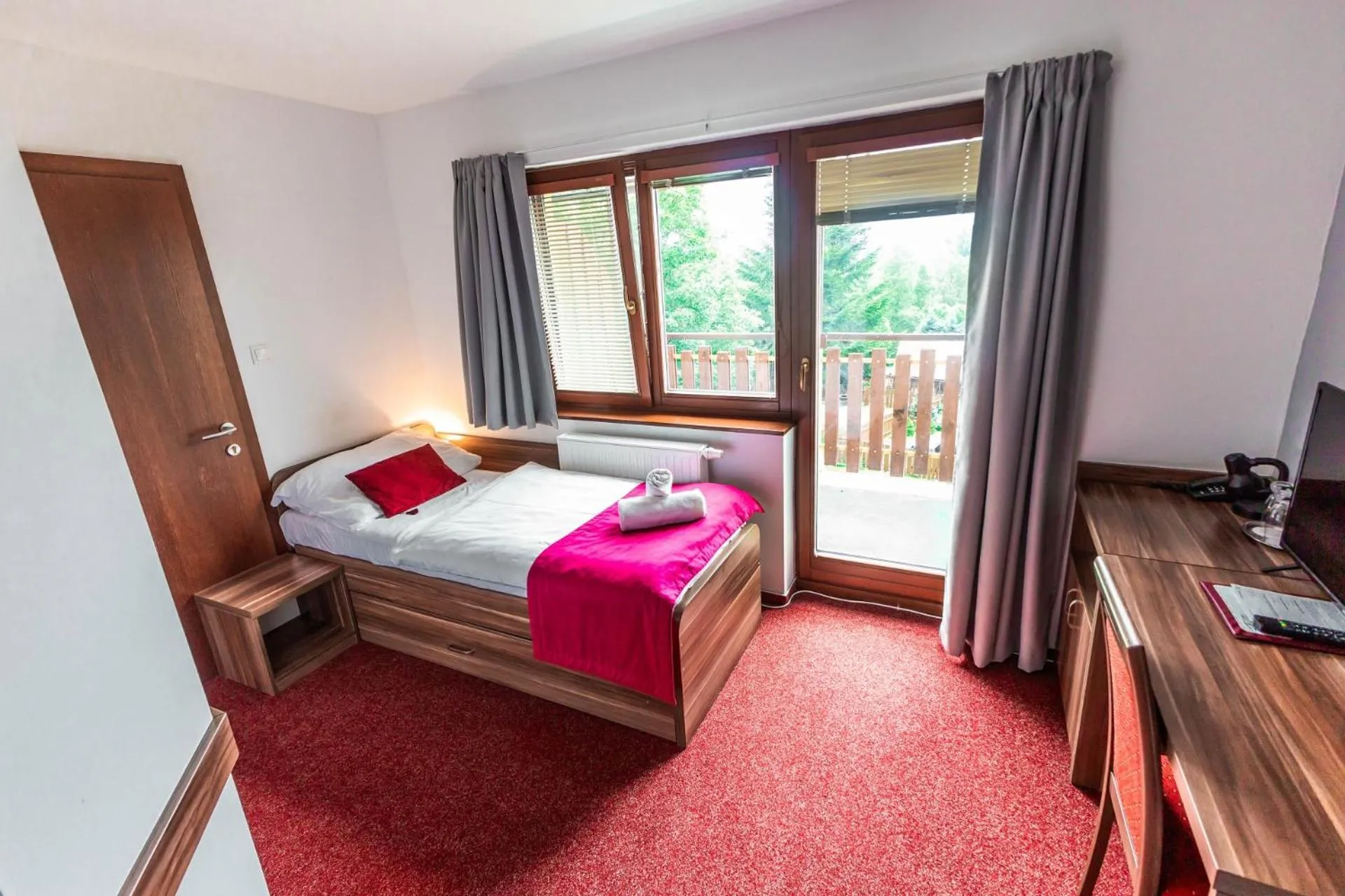 Photo of the whole room, Bed in Hotel Avalanche