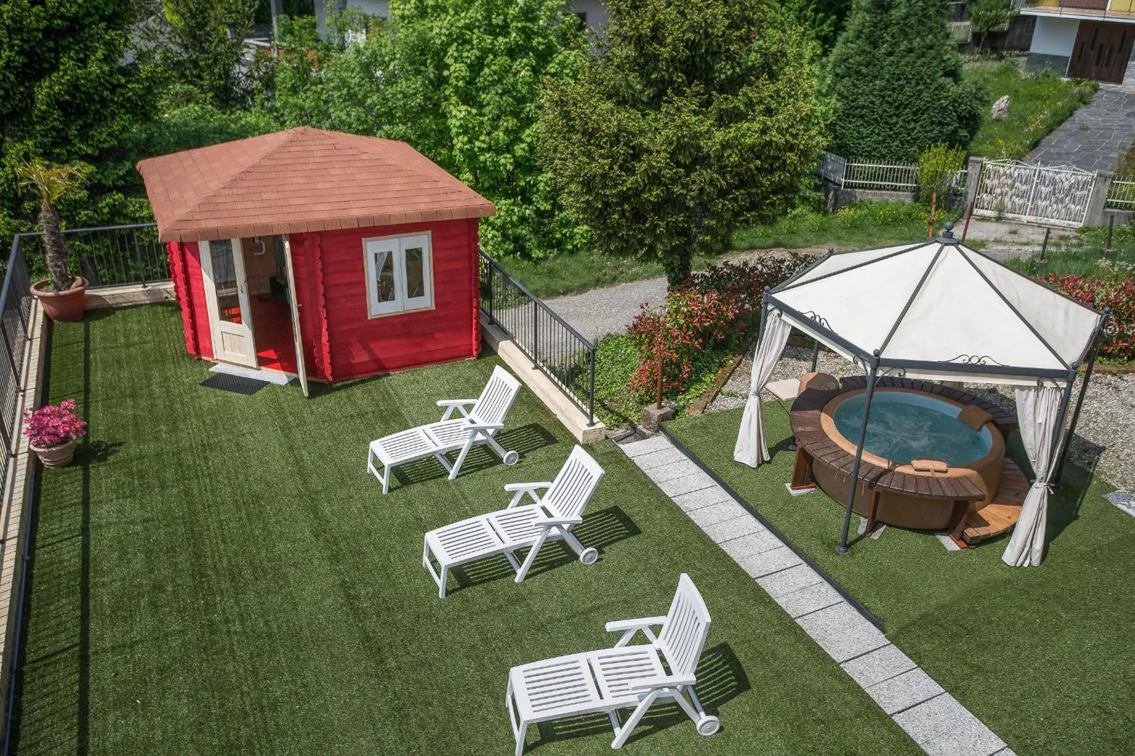 Hot Tub in Residence Usignolo