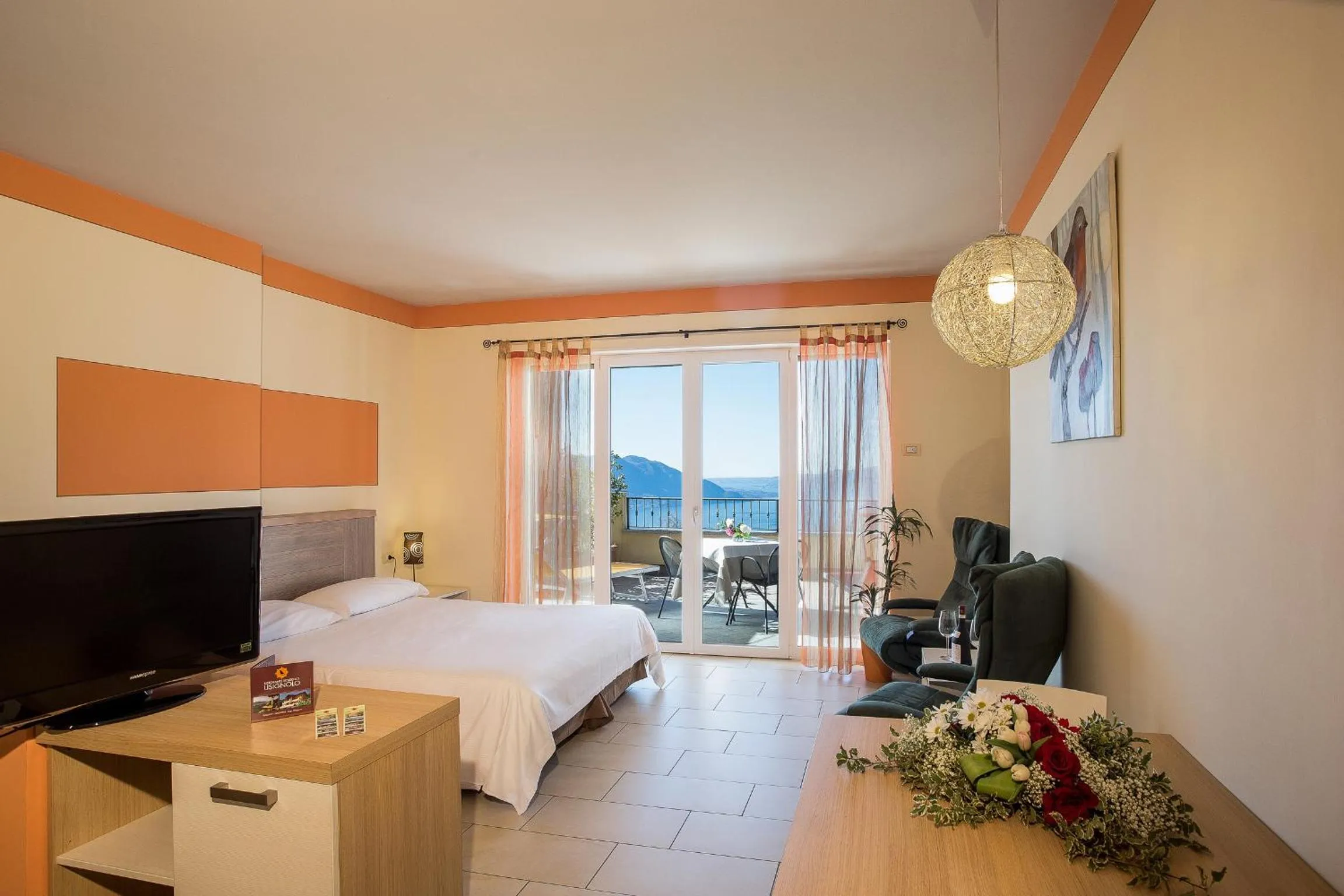 Photo of the whole room, Bed in Residence Usignolo