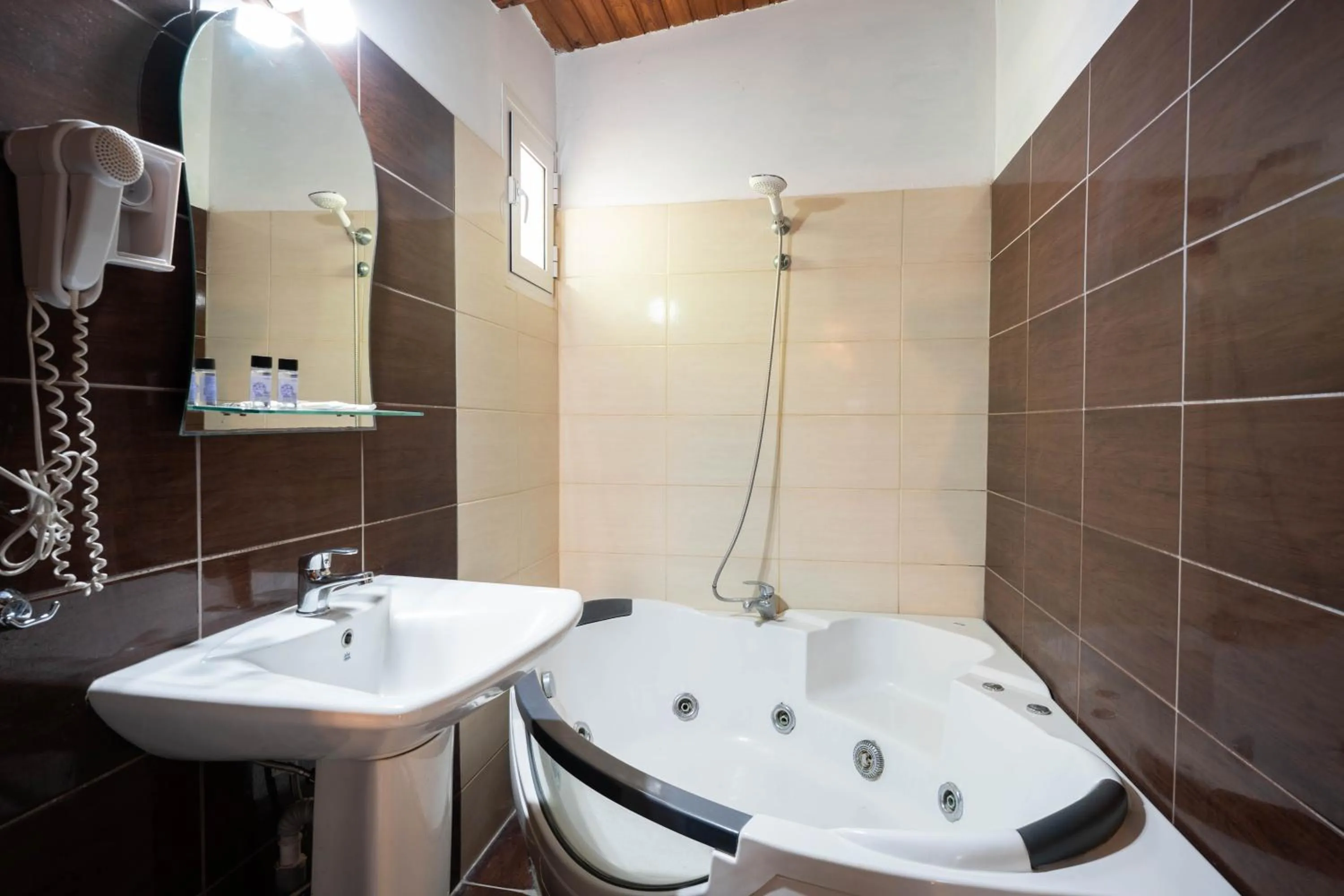 Hot Tub in Kipos Resort