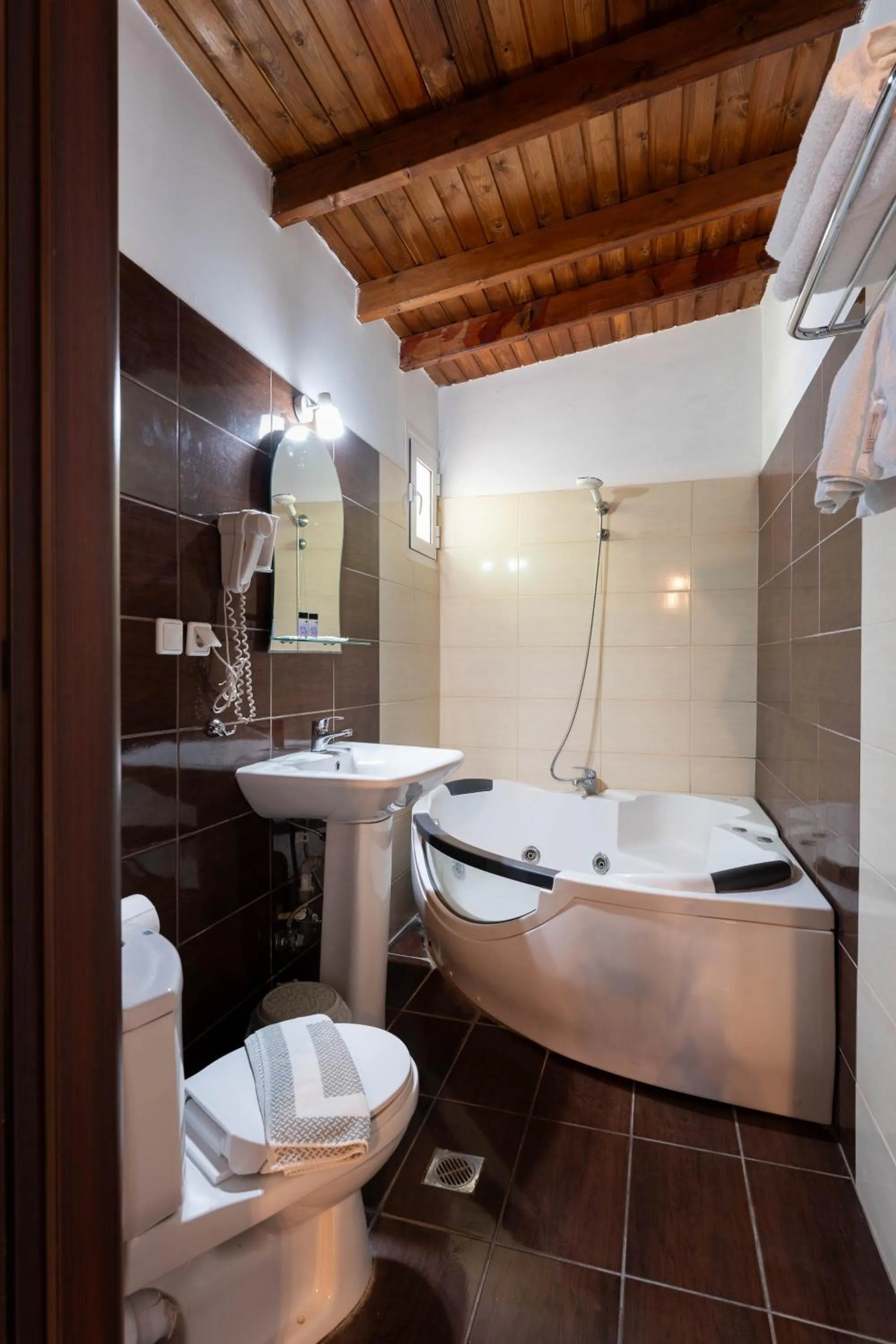 Hot Tub in Kipos Resort