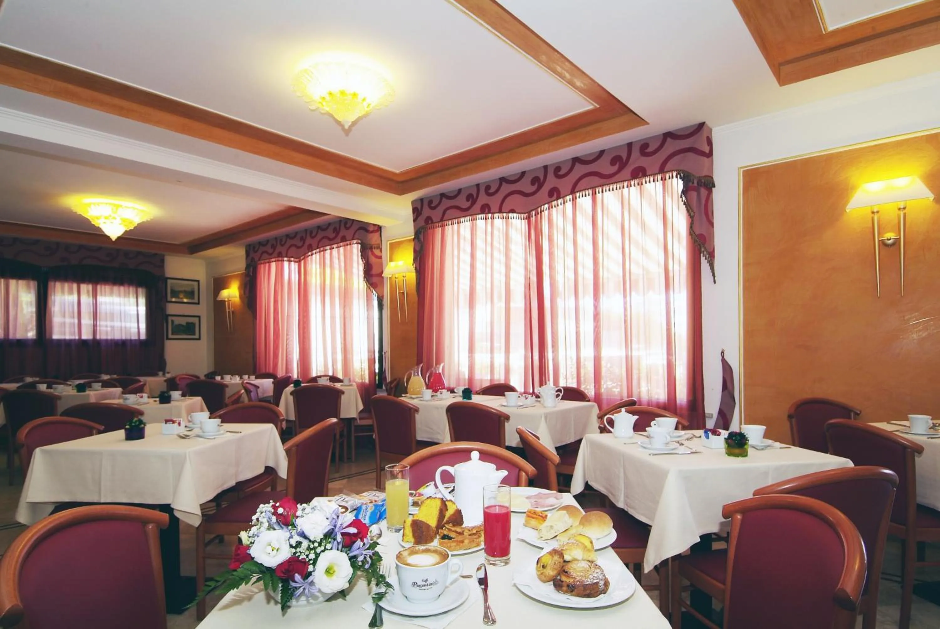 Restaurant/places to eat in Fashion Hotel