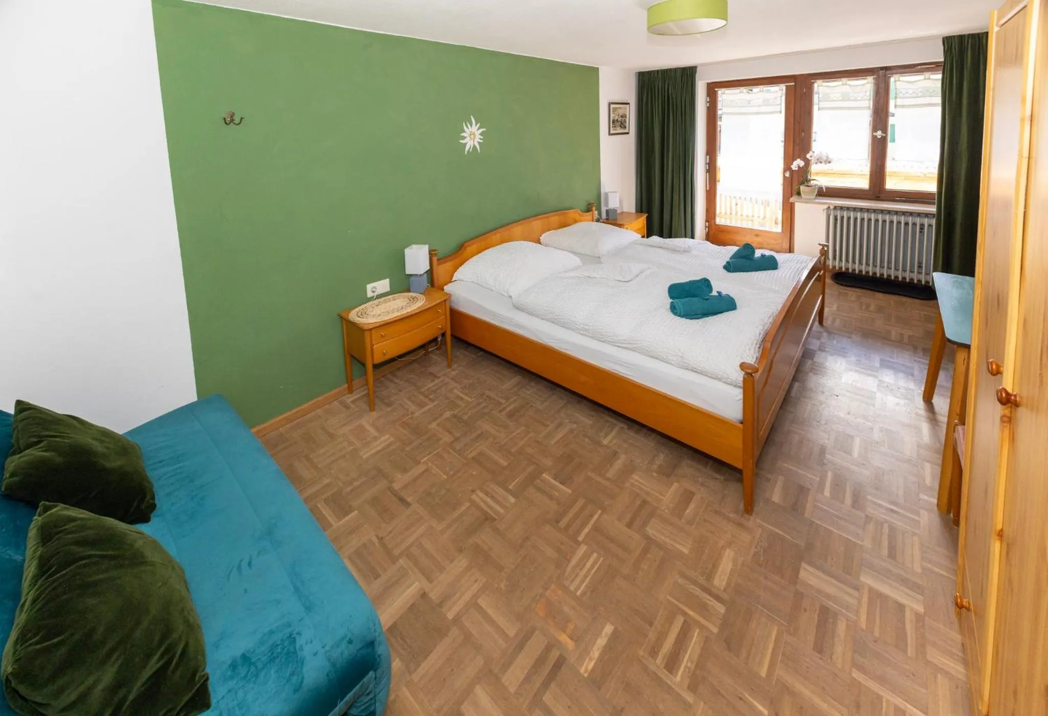 Bed in Goldiger Hirsch B&B mit Gemeinschaftsküche