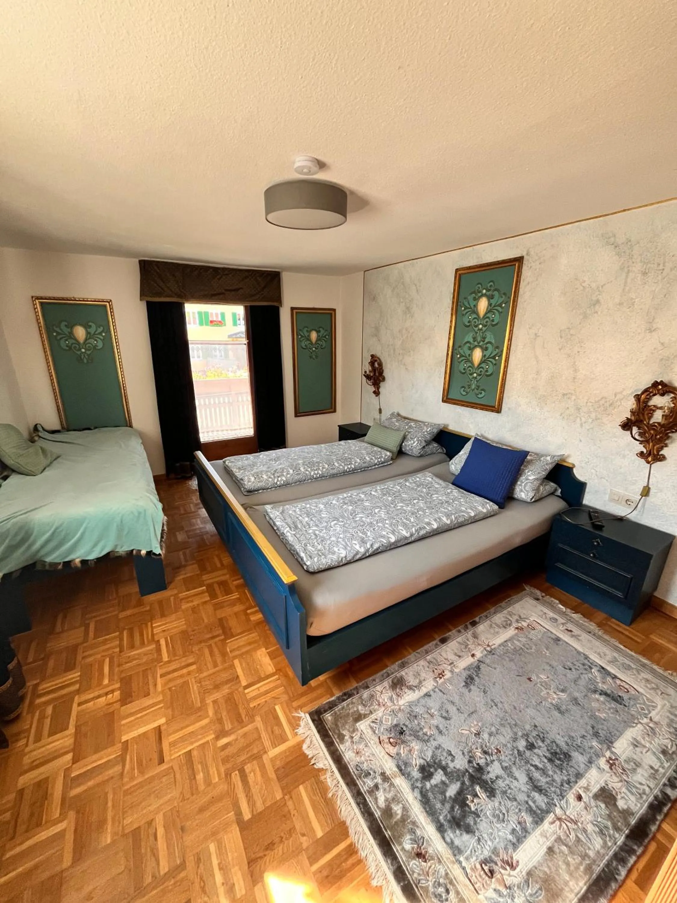 Bed in Goldiger Hirsch B&B mit Gemeinschaftsküche