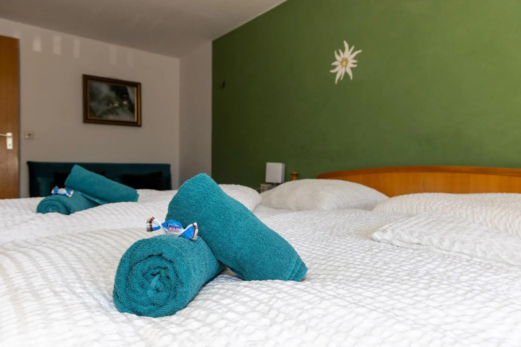 Bed in Goldiger Hirsch B&B mit Gemeinschaftsküche