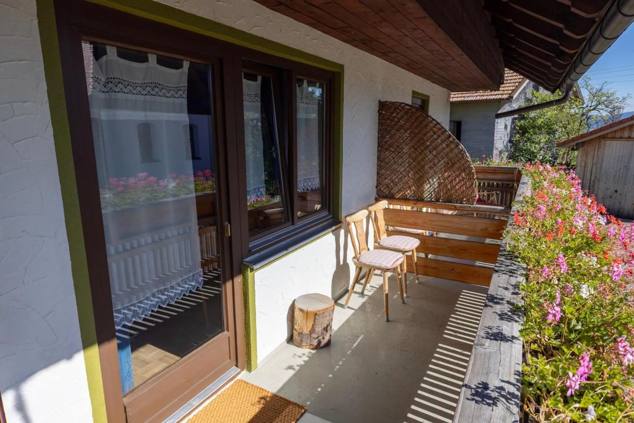 Balcony/Terrace in Goldiger Hirsch B&B mit Gemeinschaftsküche