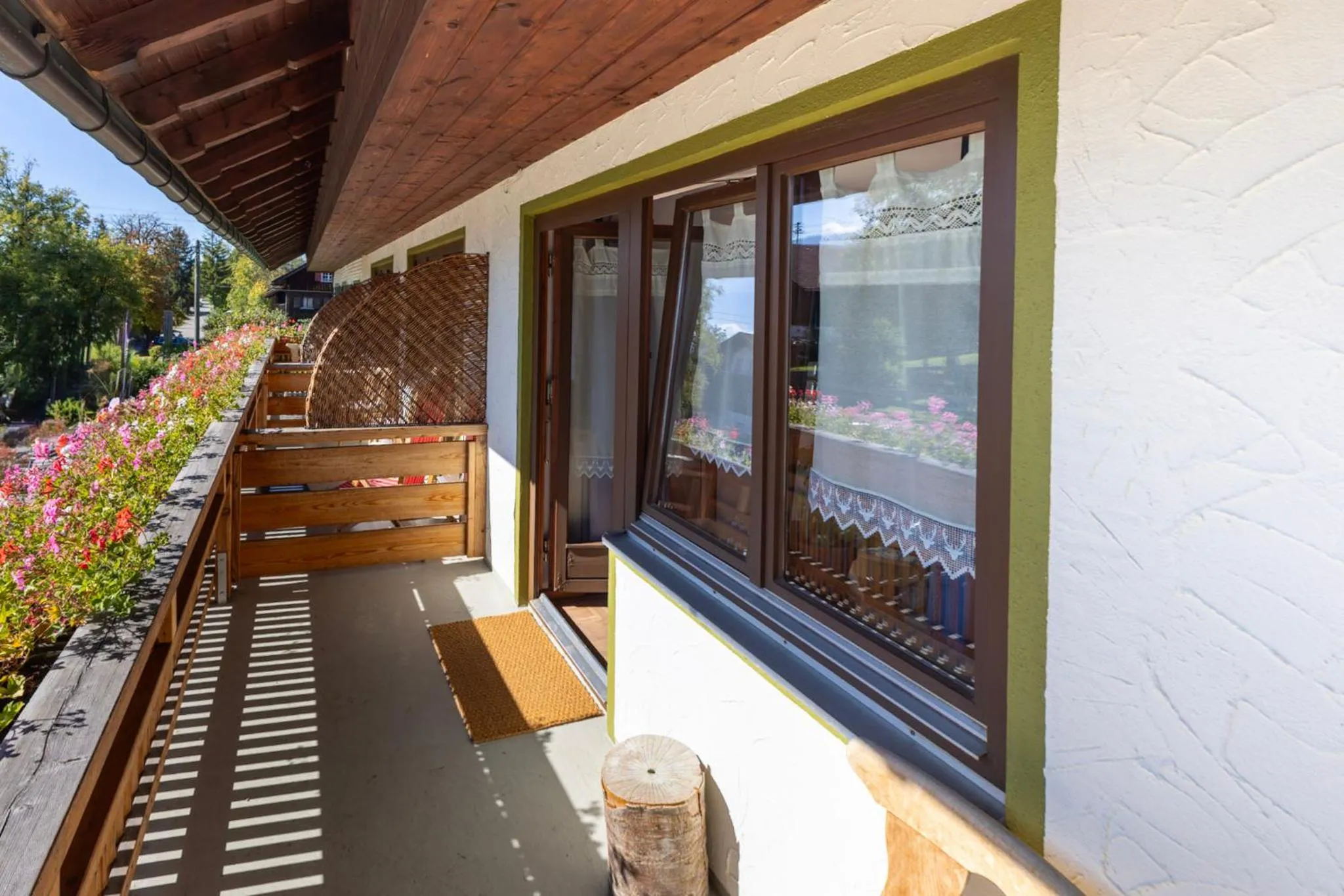 Balcony/Terrace in Goldiger Hirsch B&B mit Gemeinschaftsküche