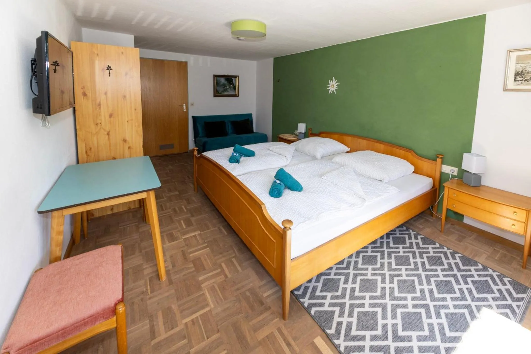 Bed in Goldiger Hirsch B&B mit Gemeinschaftsküche