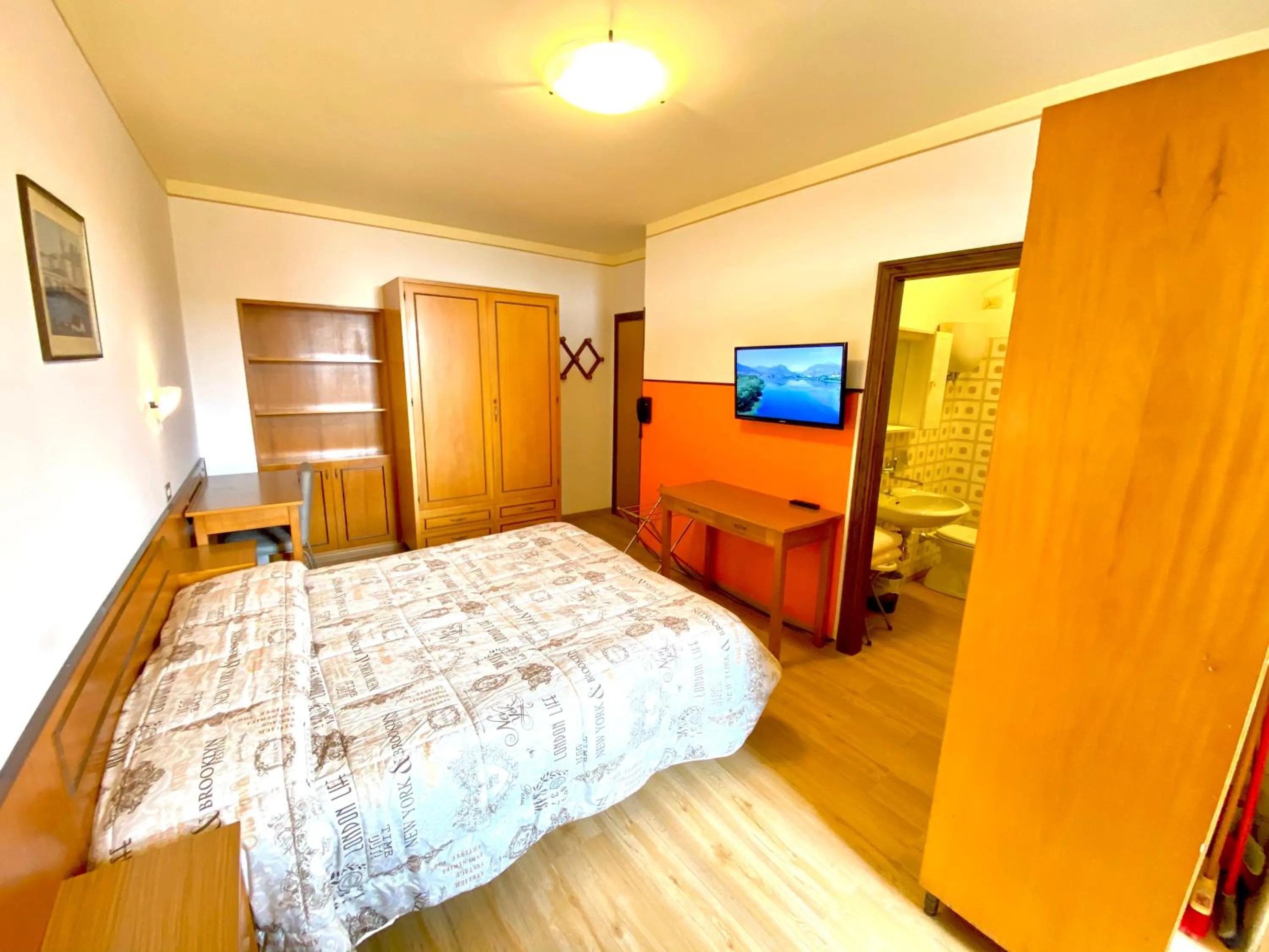 Photo of the whole room, Bed in Residence Signa