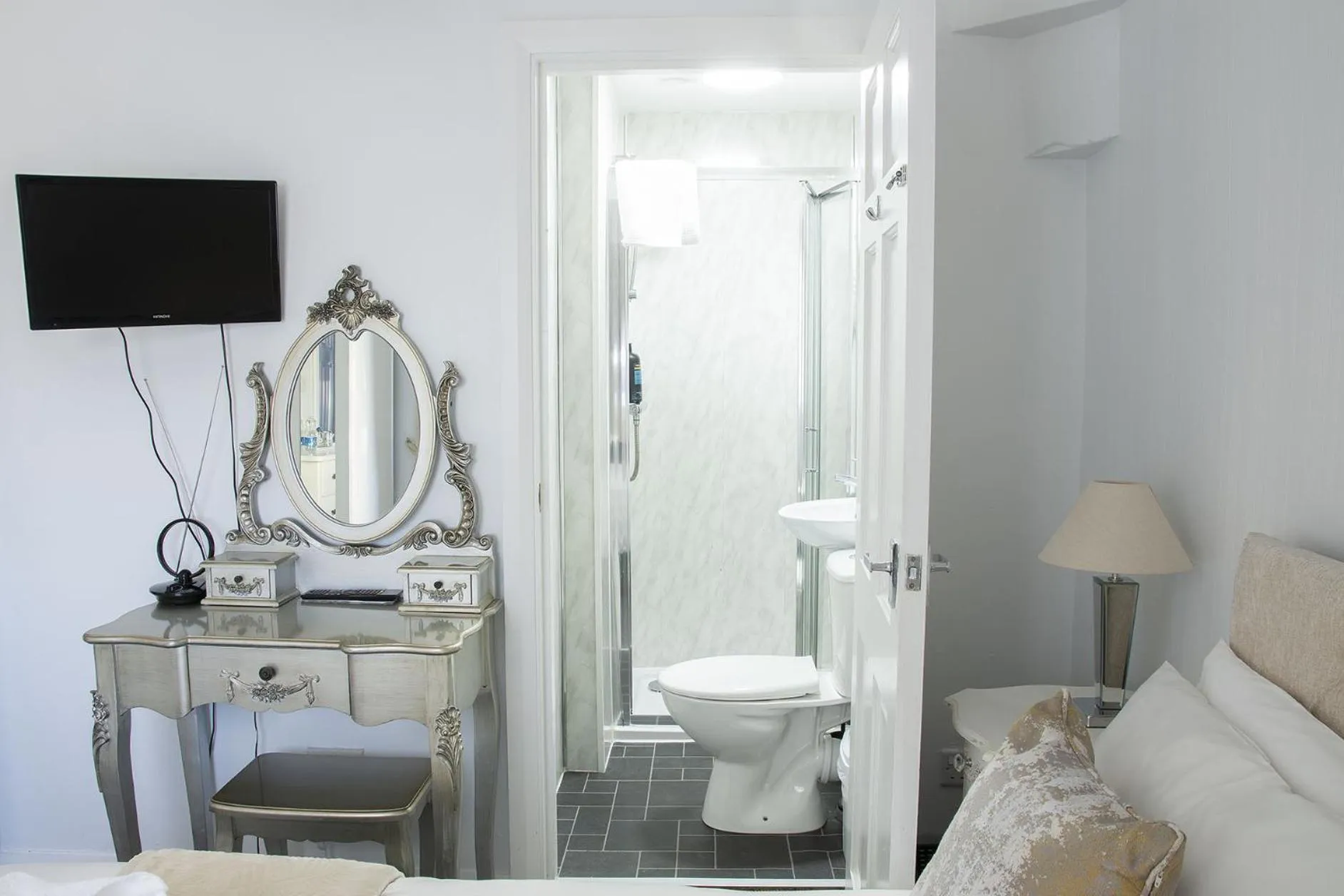 Bedroom in bishop gate bnb