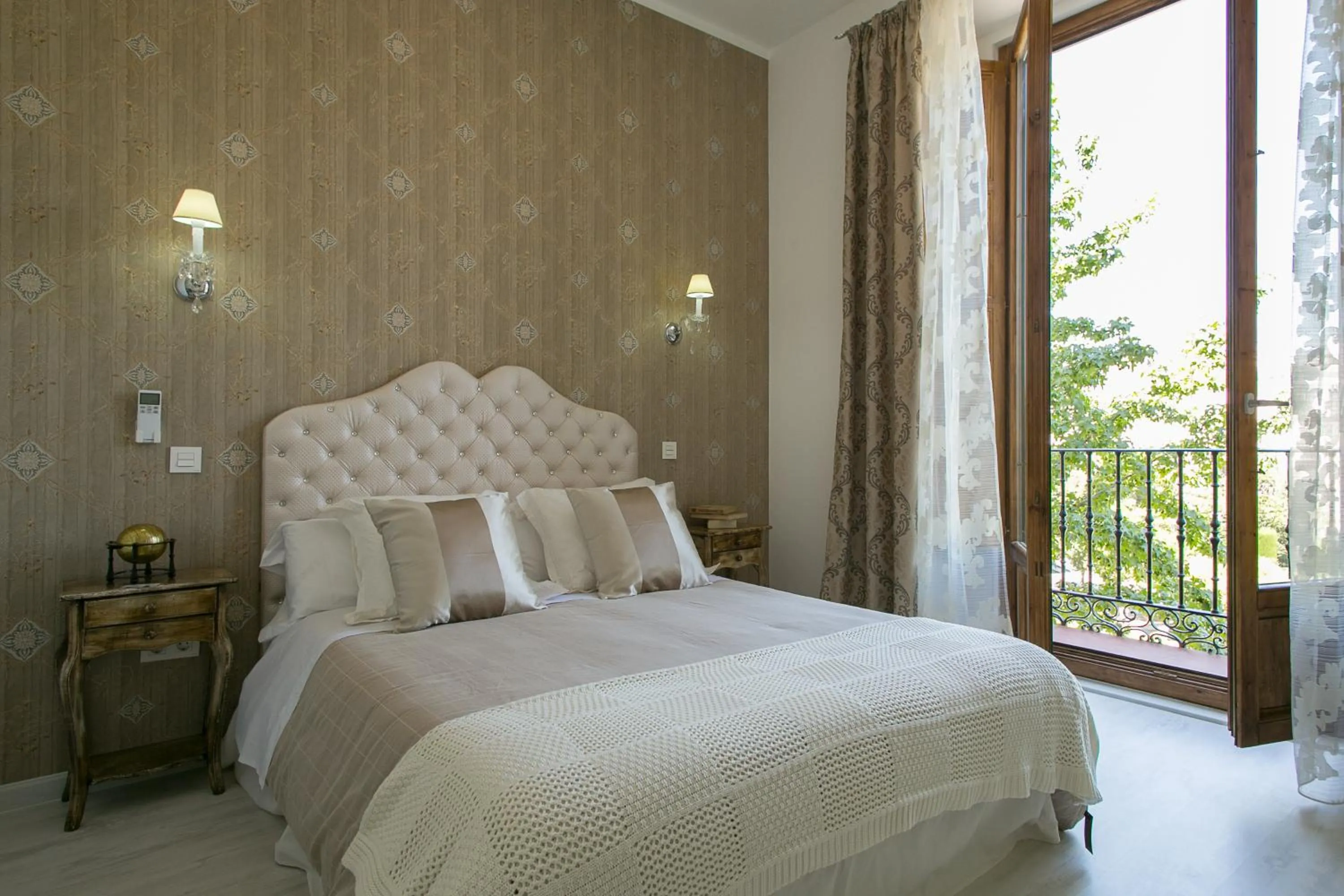 Photo of the whole room, Bed in Hostal Central Palace Madrid