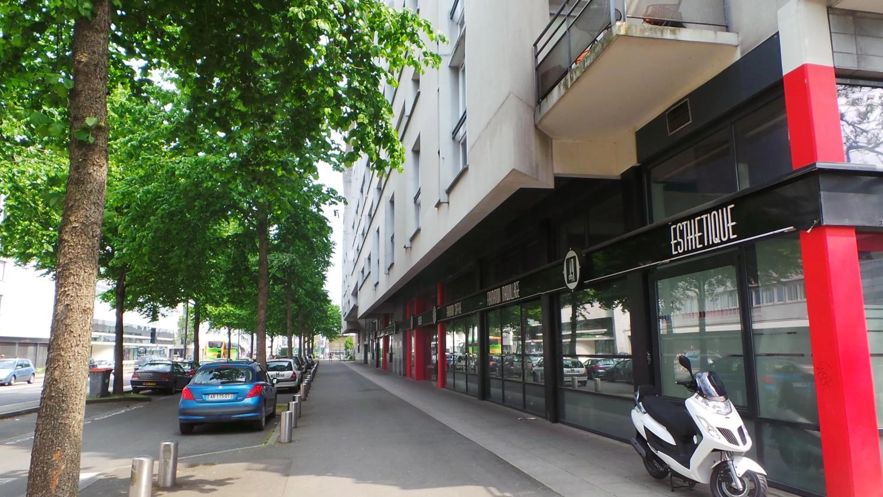 Property building in L'Apparté