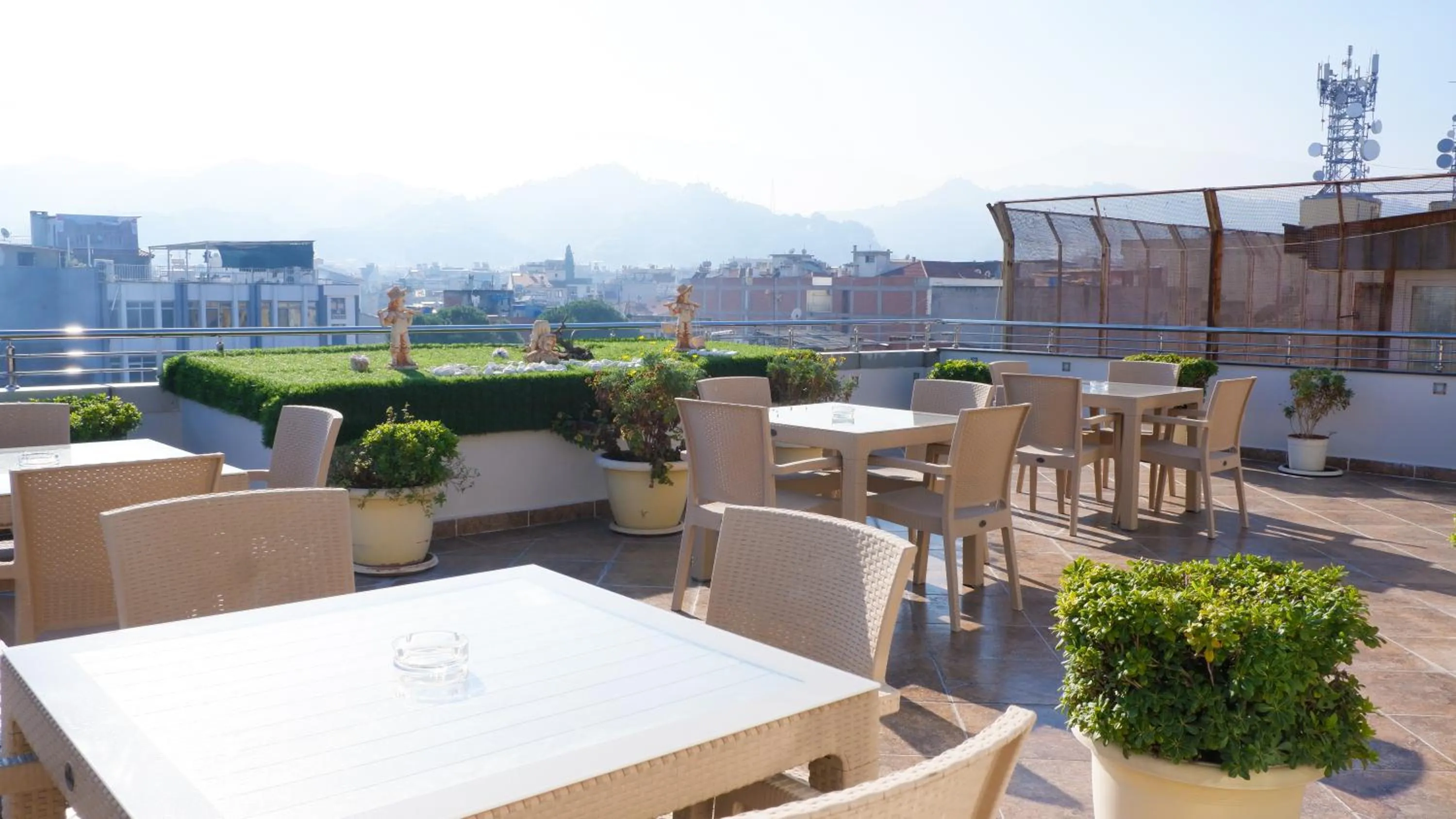 Restaurant/places to eat in Hotel La Bella Salihli