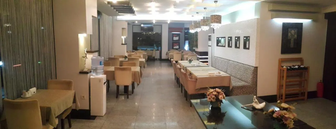 Restaurant/places to eat in Hotel La Bella Soma