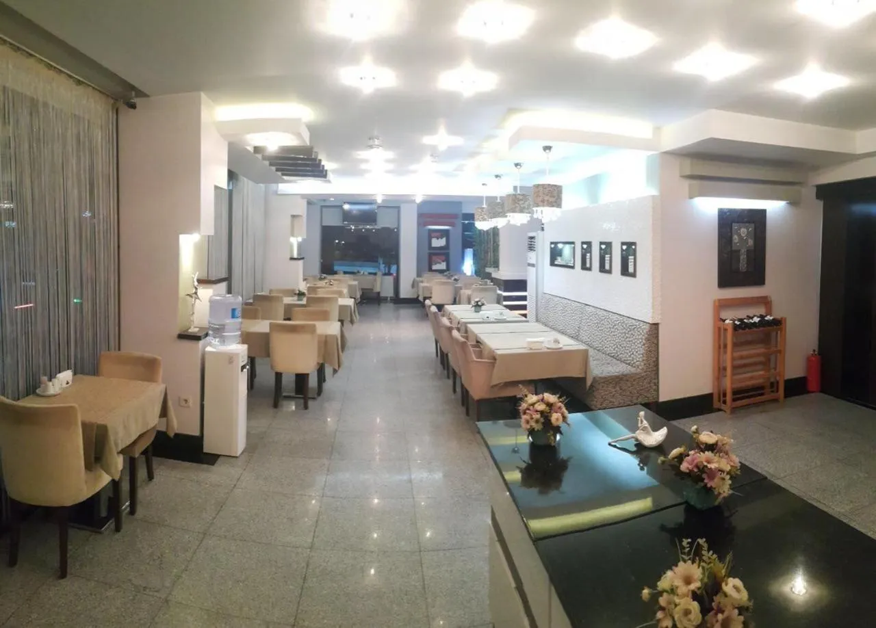 Restaurant/places to eat in Hotel La Bella Soma