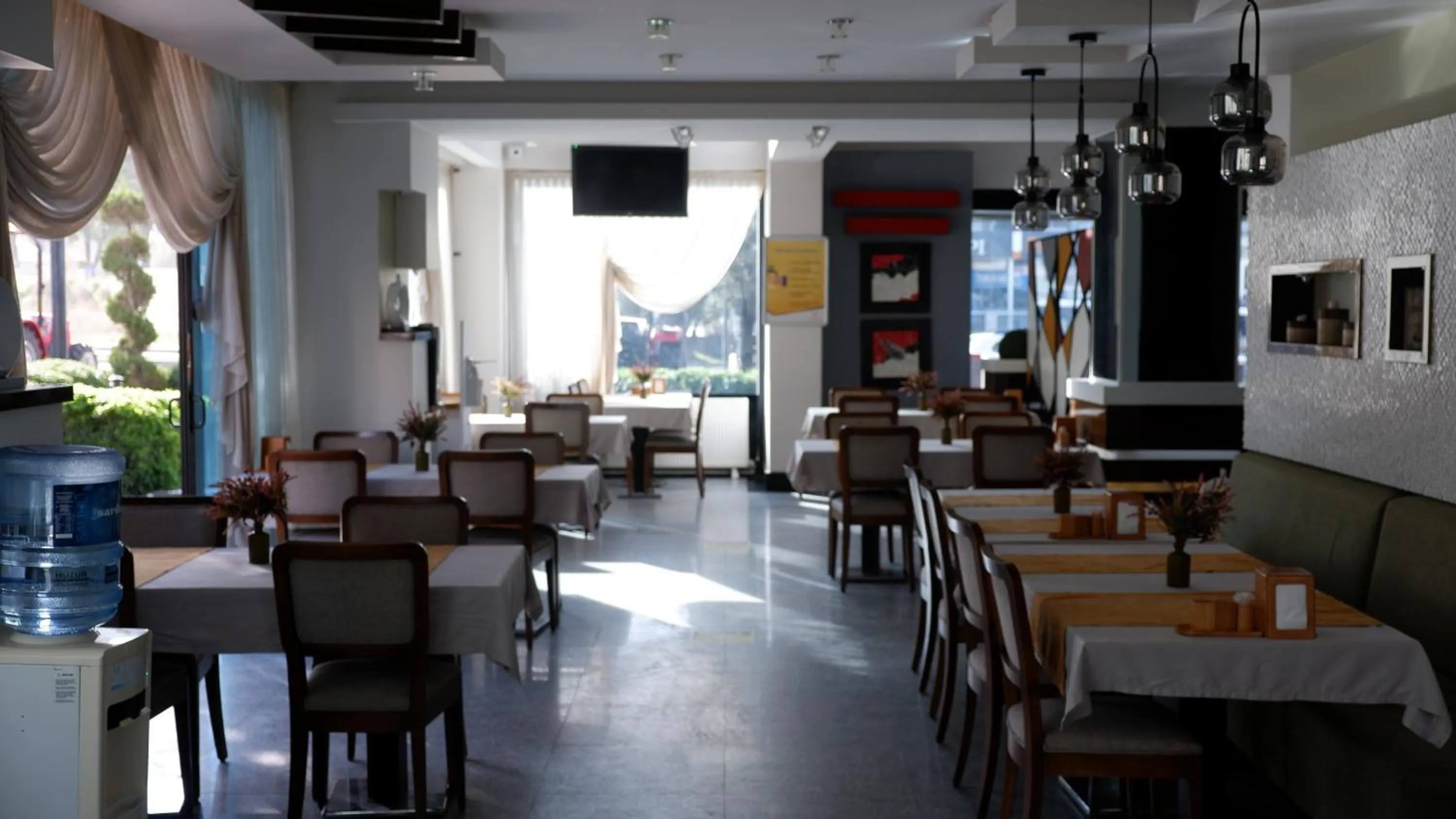 Restaurant/places to eat in Hotel La Bella Soma