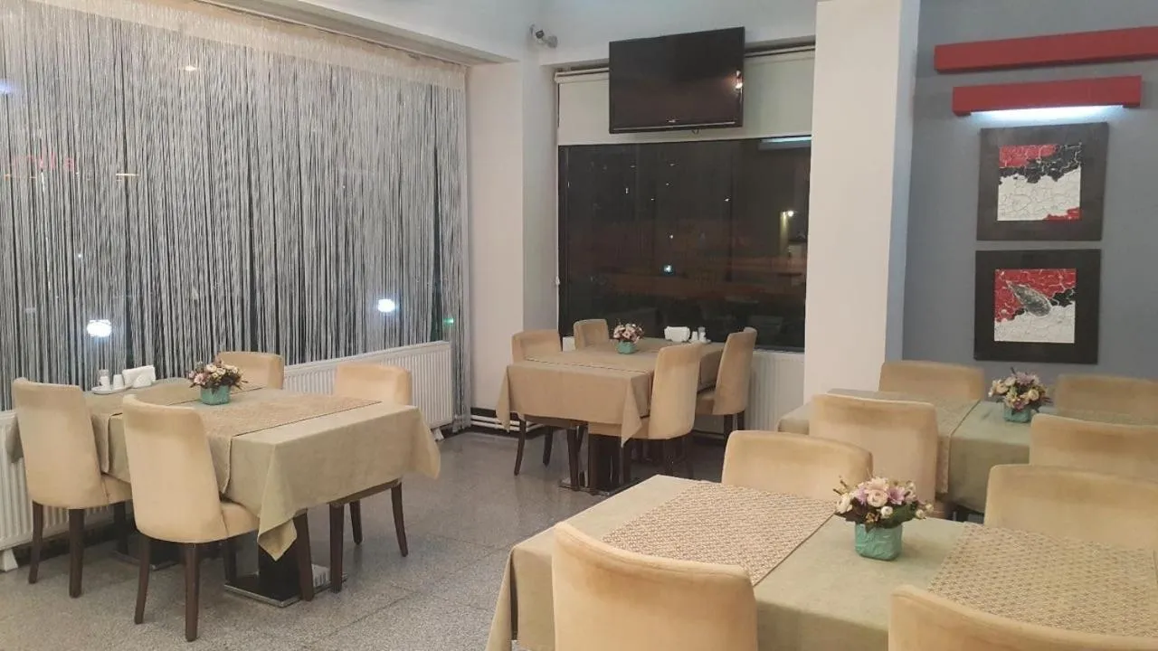 Restaurant/places to eat in Hotel La Bella Soma