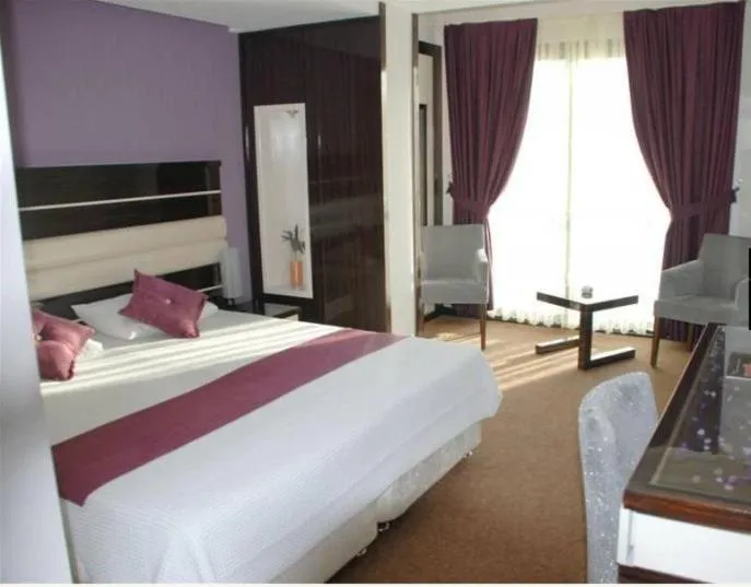 Bed in Hotel La Bella Soma