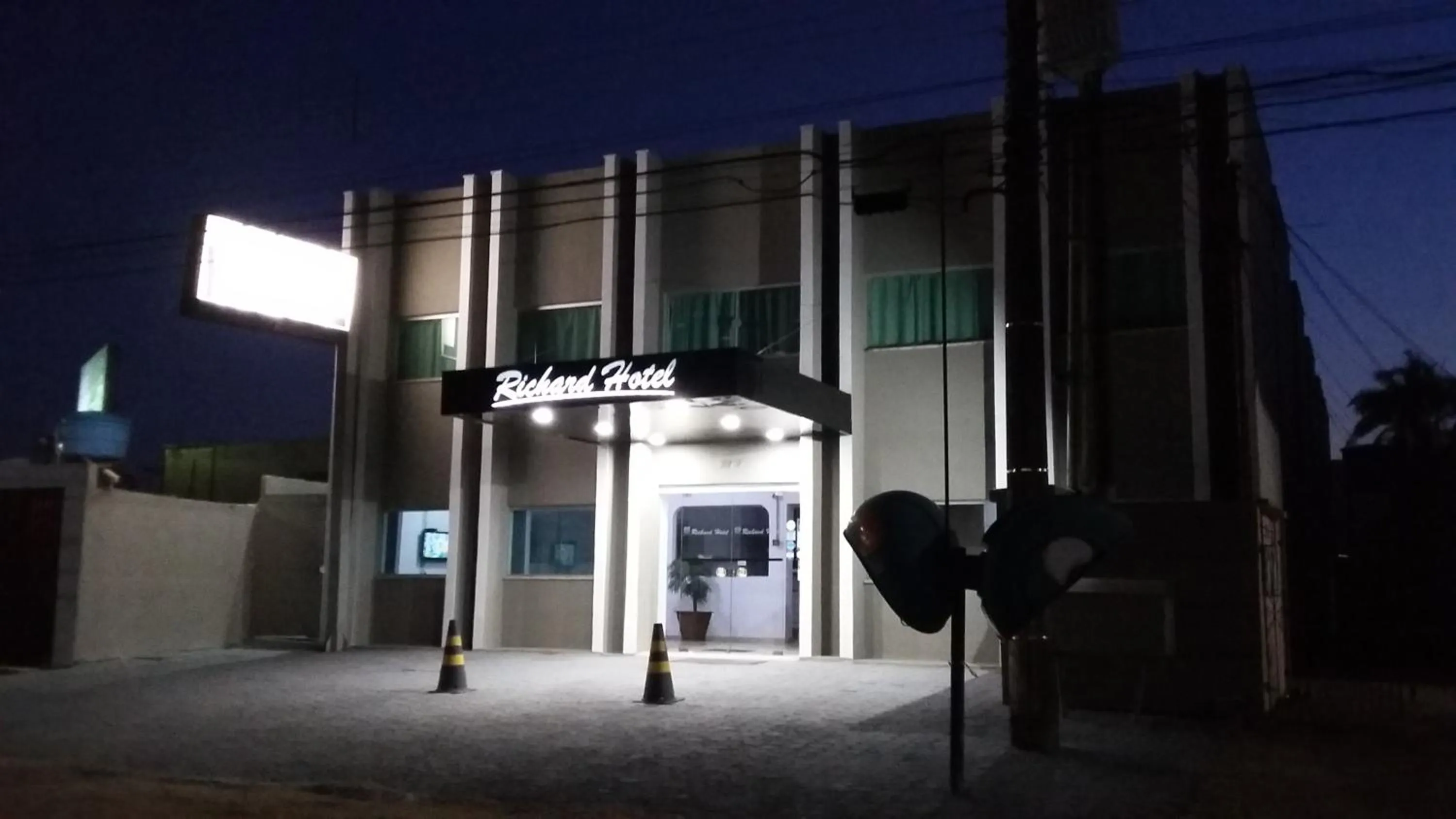 Facade/entrance in Richard Hotel